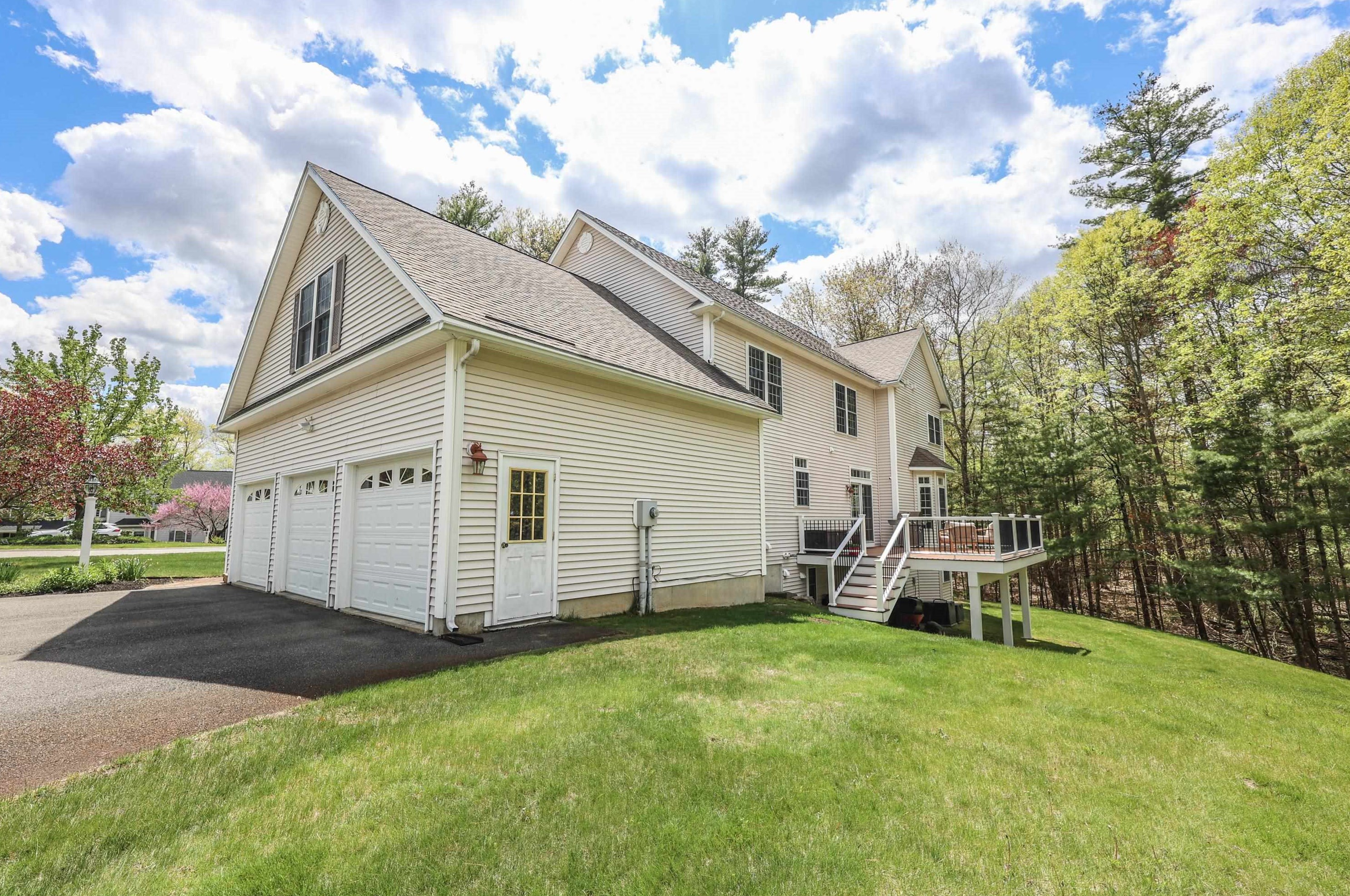 6 Aqua Way, Salem, NH 03079