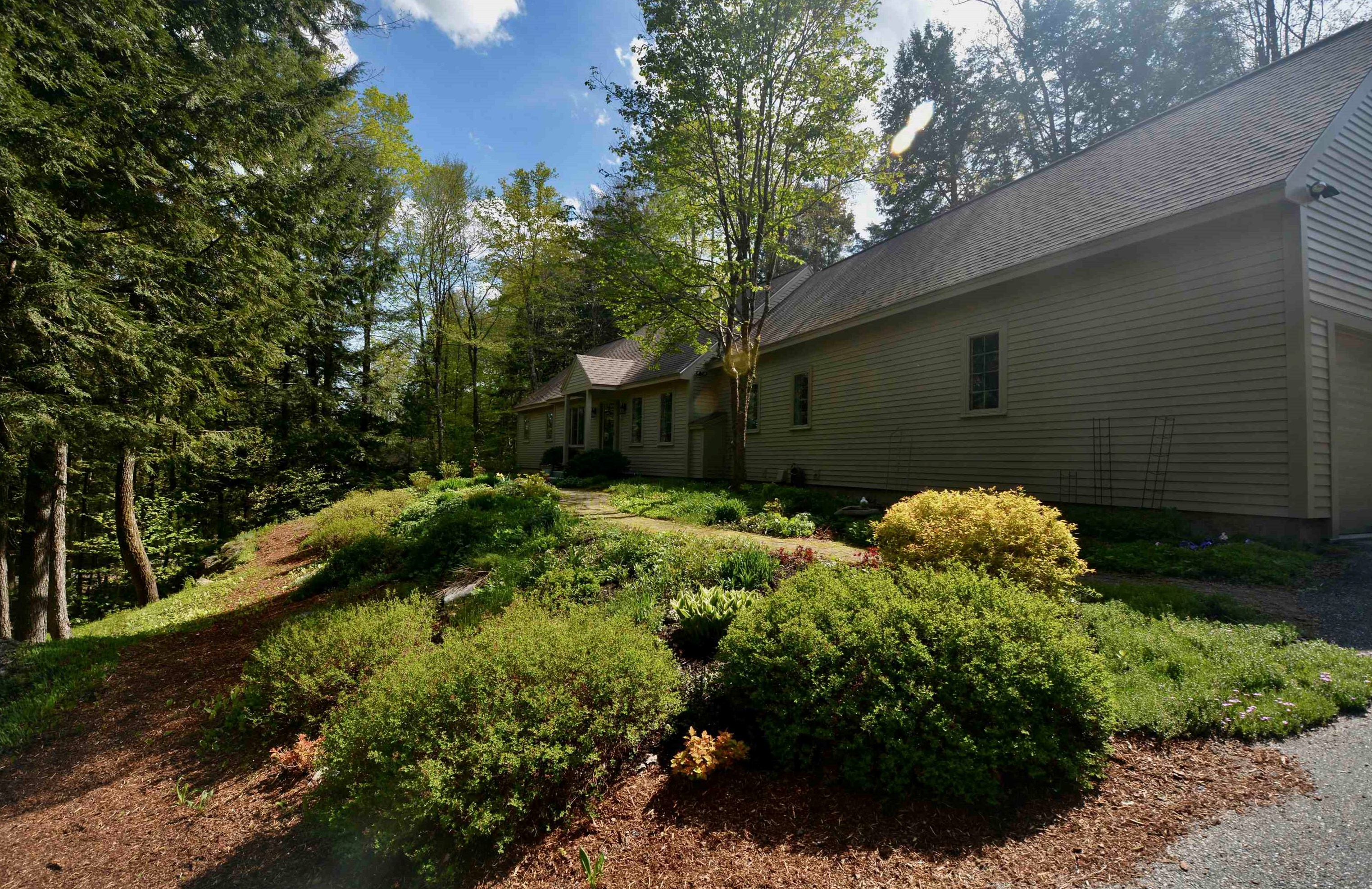43 Troon Dr, Grantham, NH 03753-4403