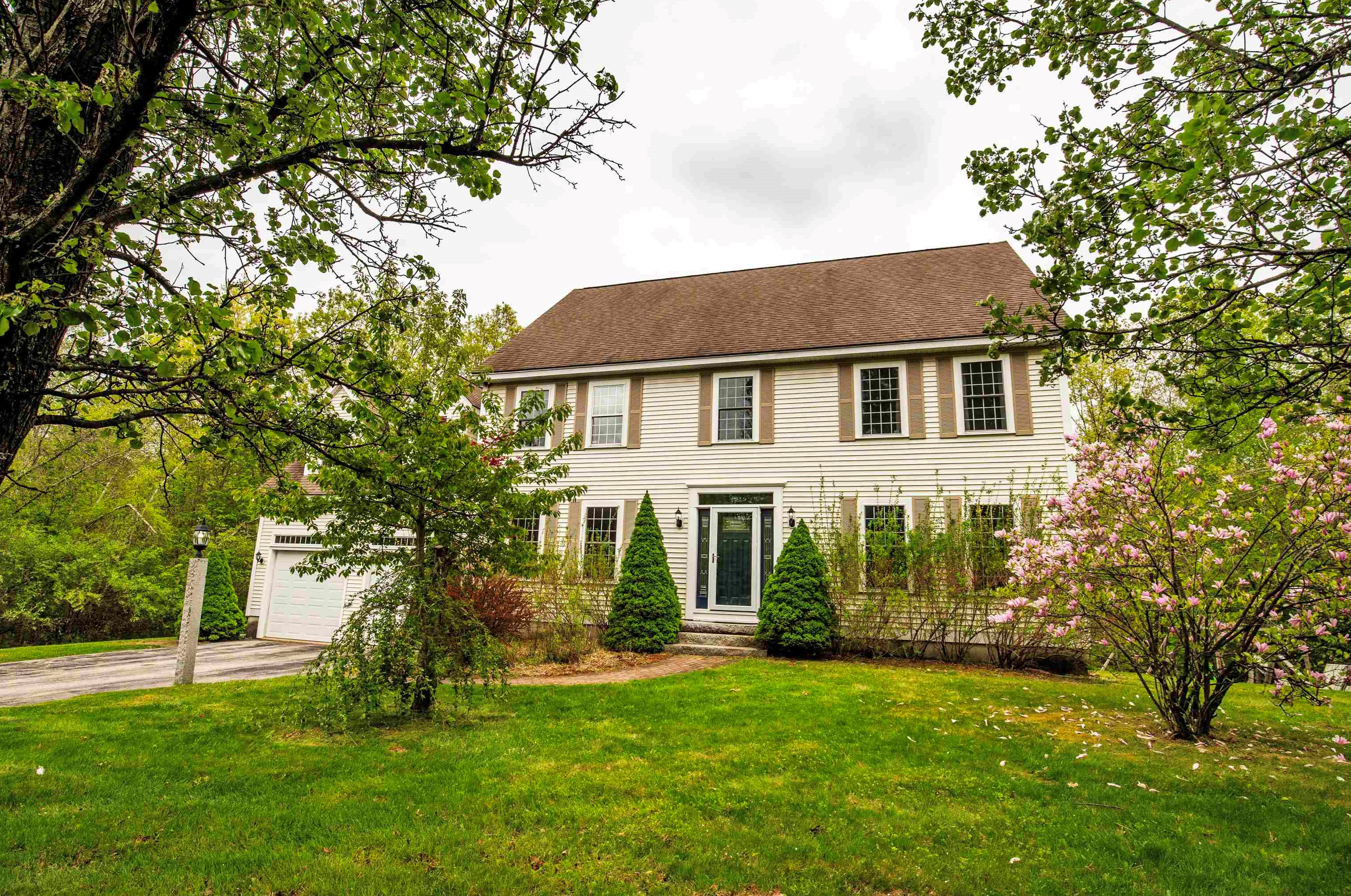 95 Berry Patch Ln, Auburn, NH 03032-3448