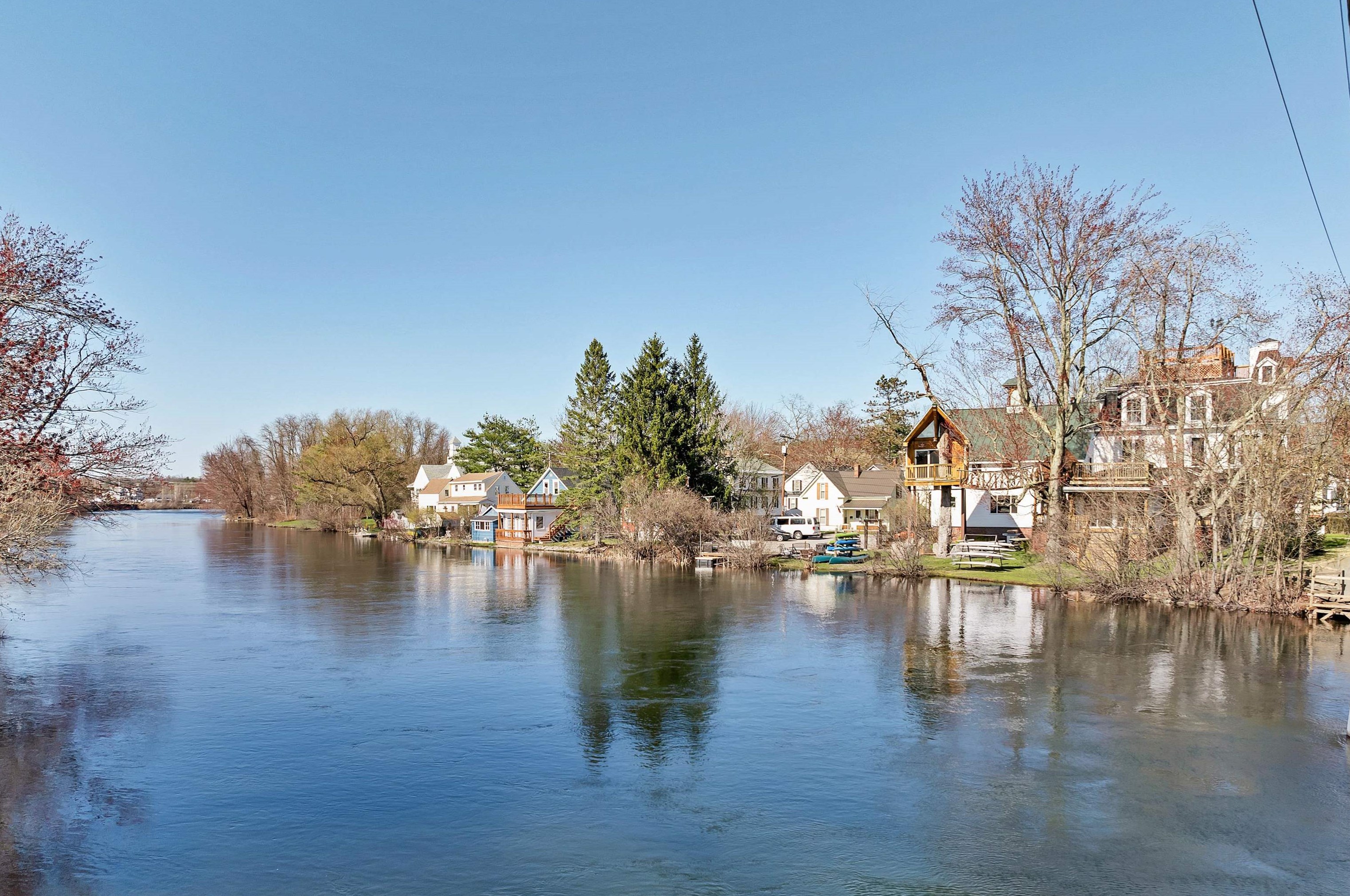 96 Church St, Laconia, NH 03246-3430