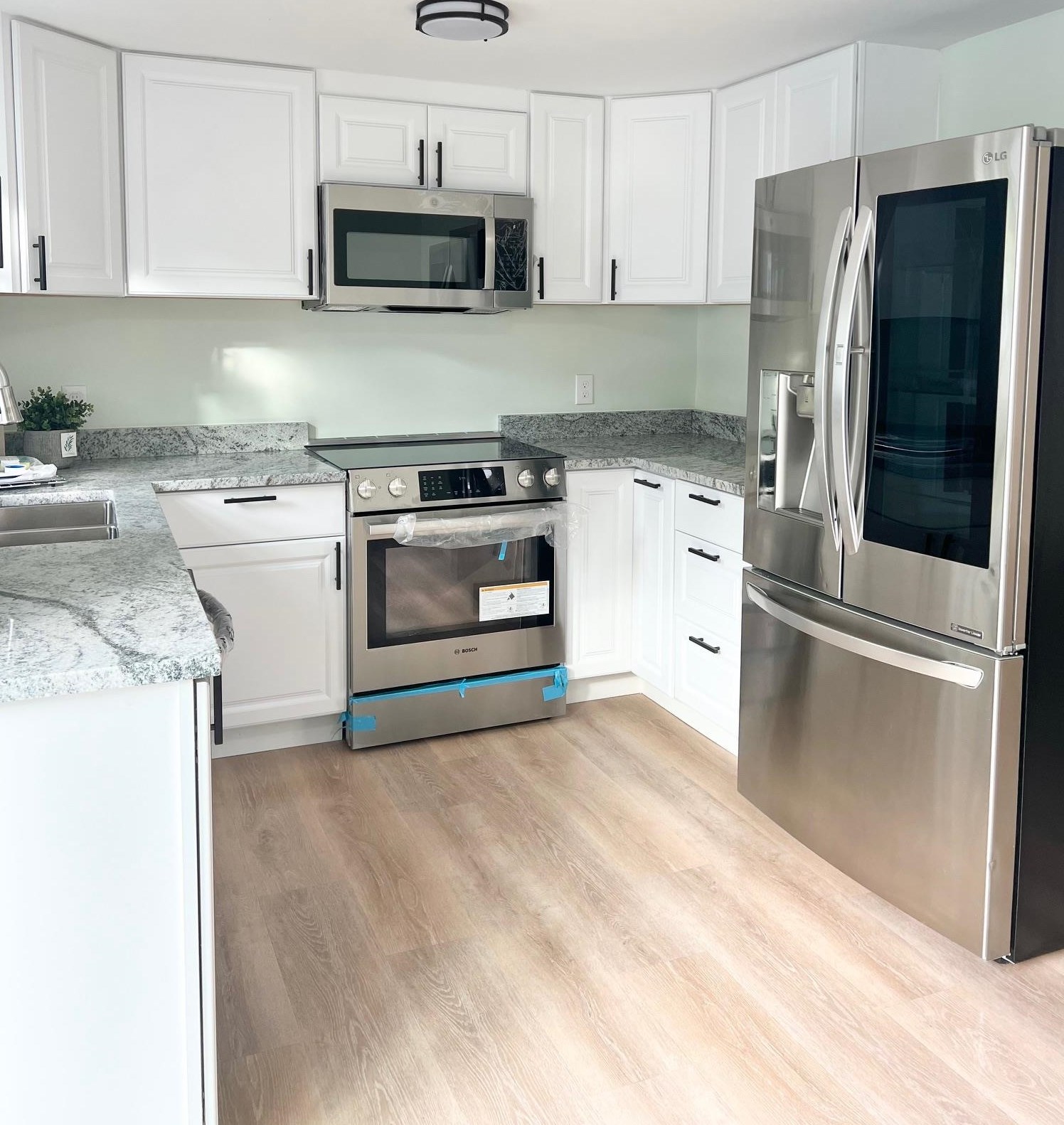 5 Pearl Ct, Merrimack NH 03054-4802 exterior