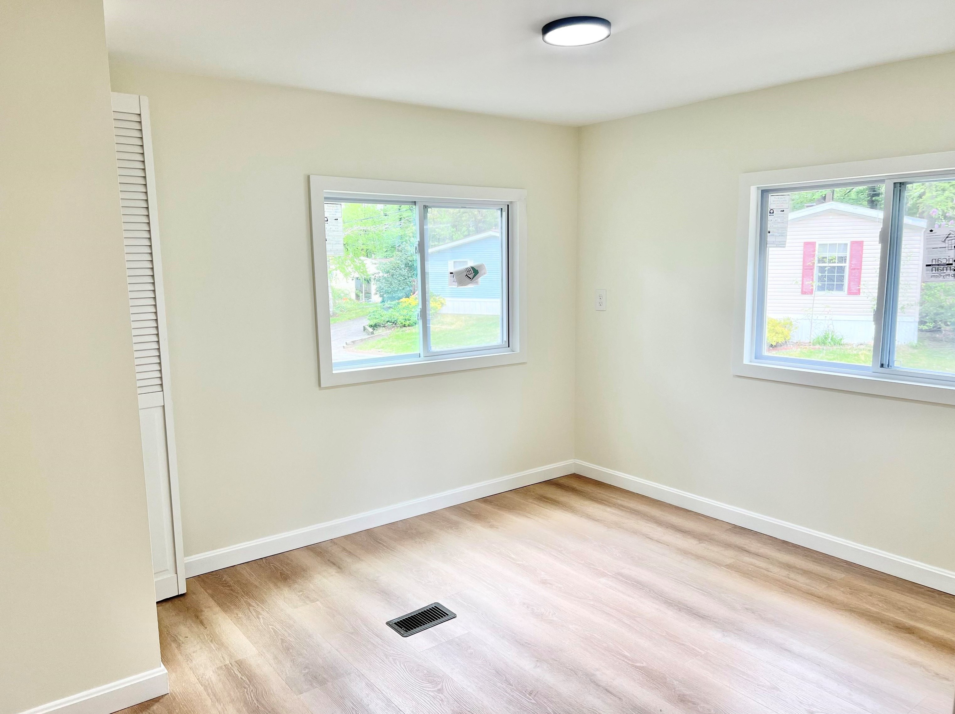 5 Pearl Ct, Merrimack NH 03054-4802 exterior