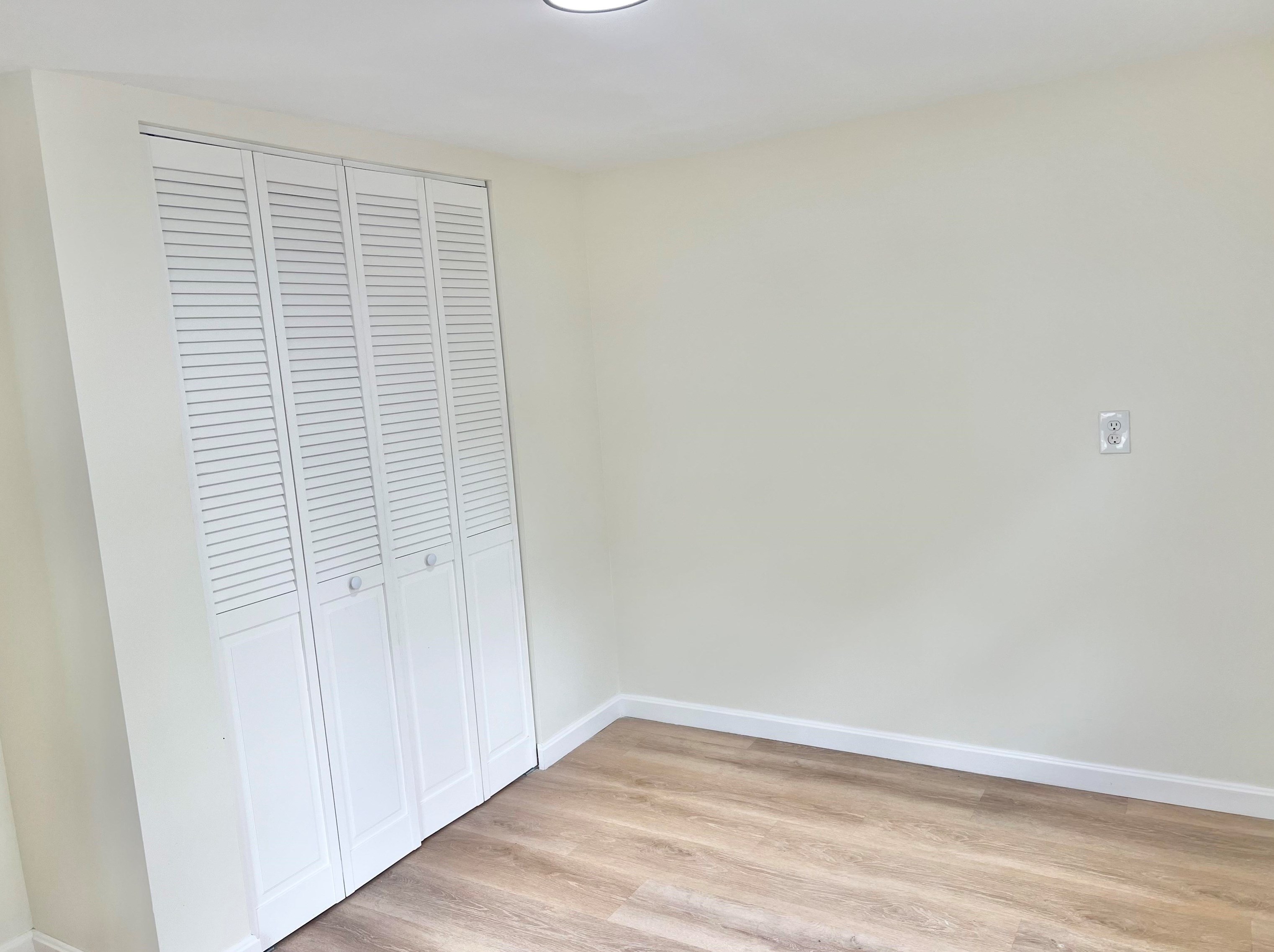 5 Pearl Ct, Merrimack NH 03054-4802 exterior