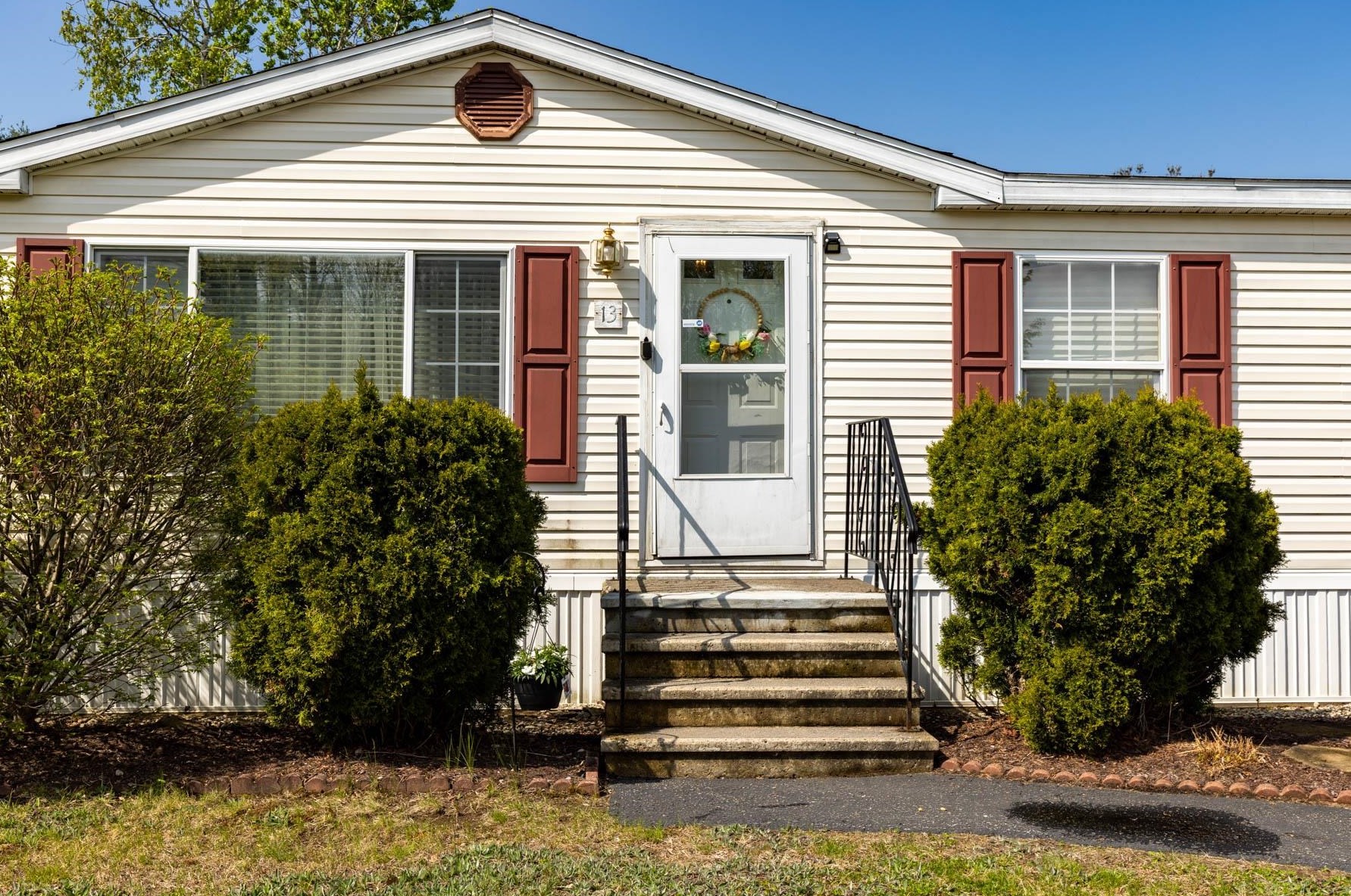 13 Seneca St, Rochester, NH 03867-5167
