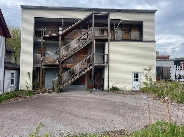 145 Oak St, Berlin, NH 03570