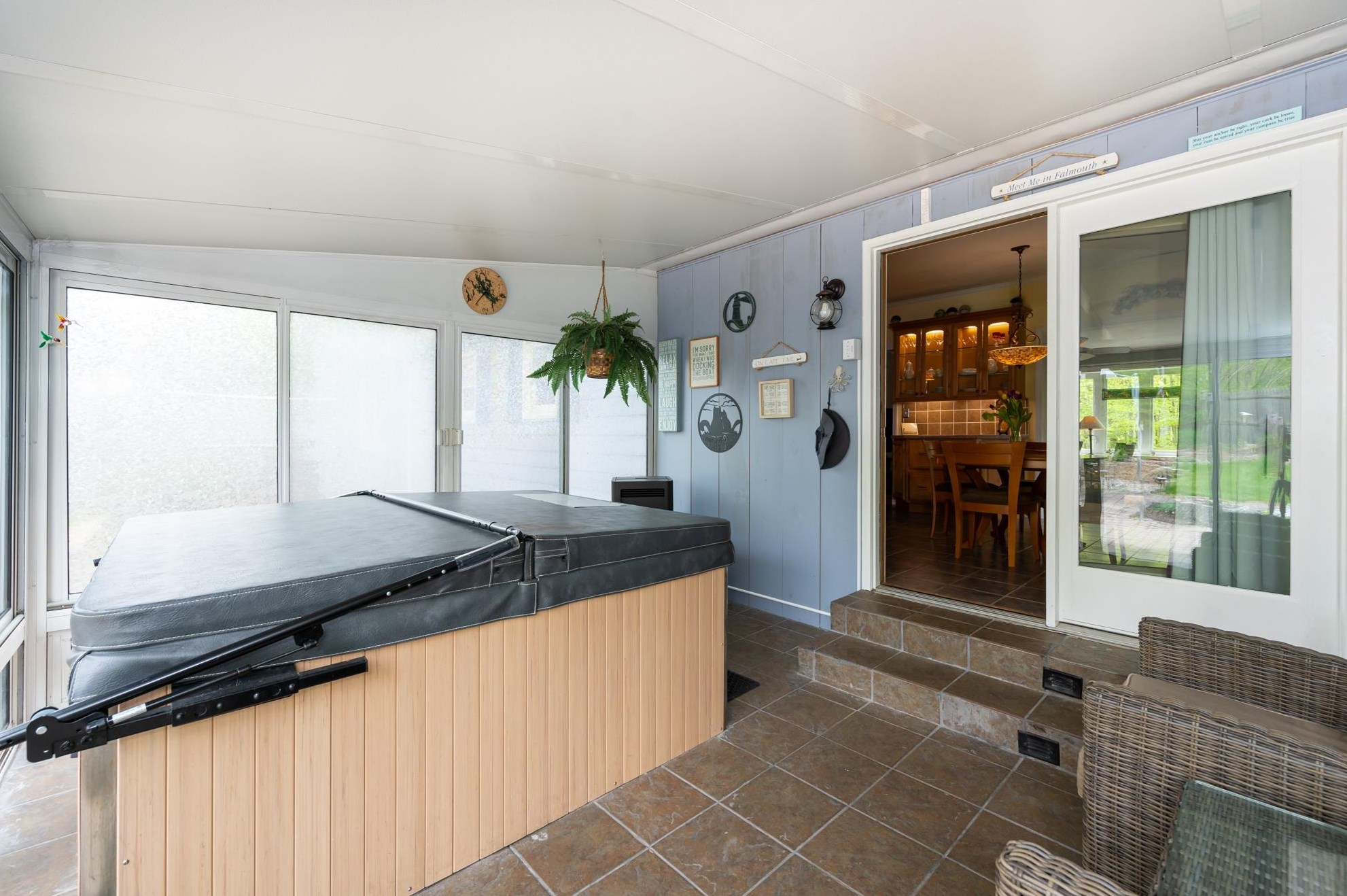 48 Dorothy Dr, Epping NH 03042-2316 exterior