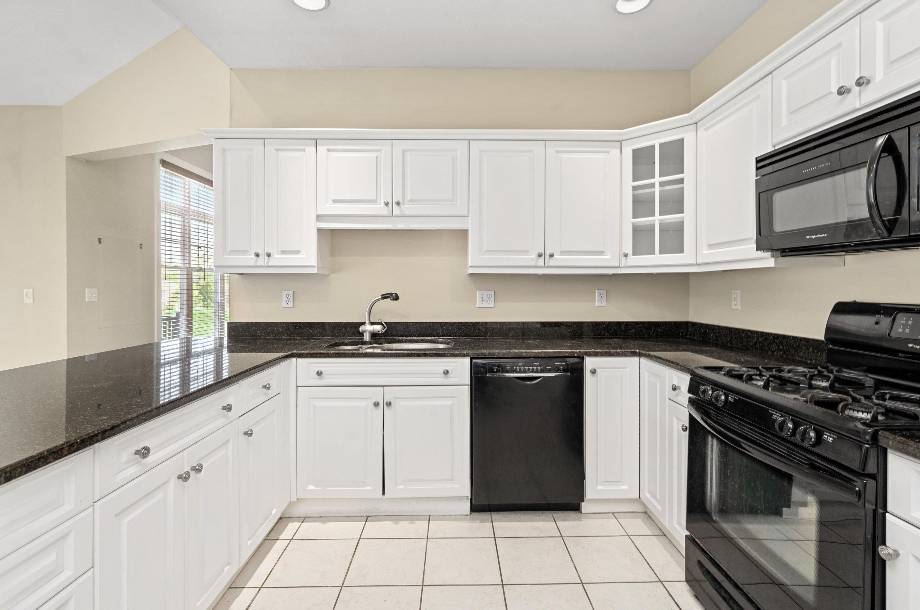 134 Jenkins Rd, Manchester NH 03110-5042 exterior