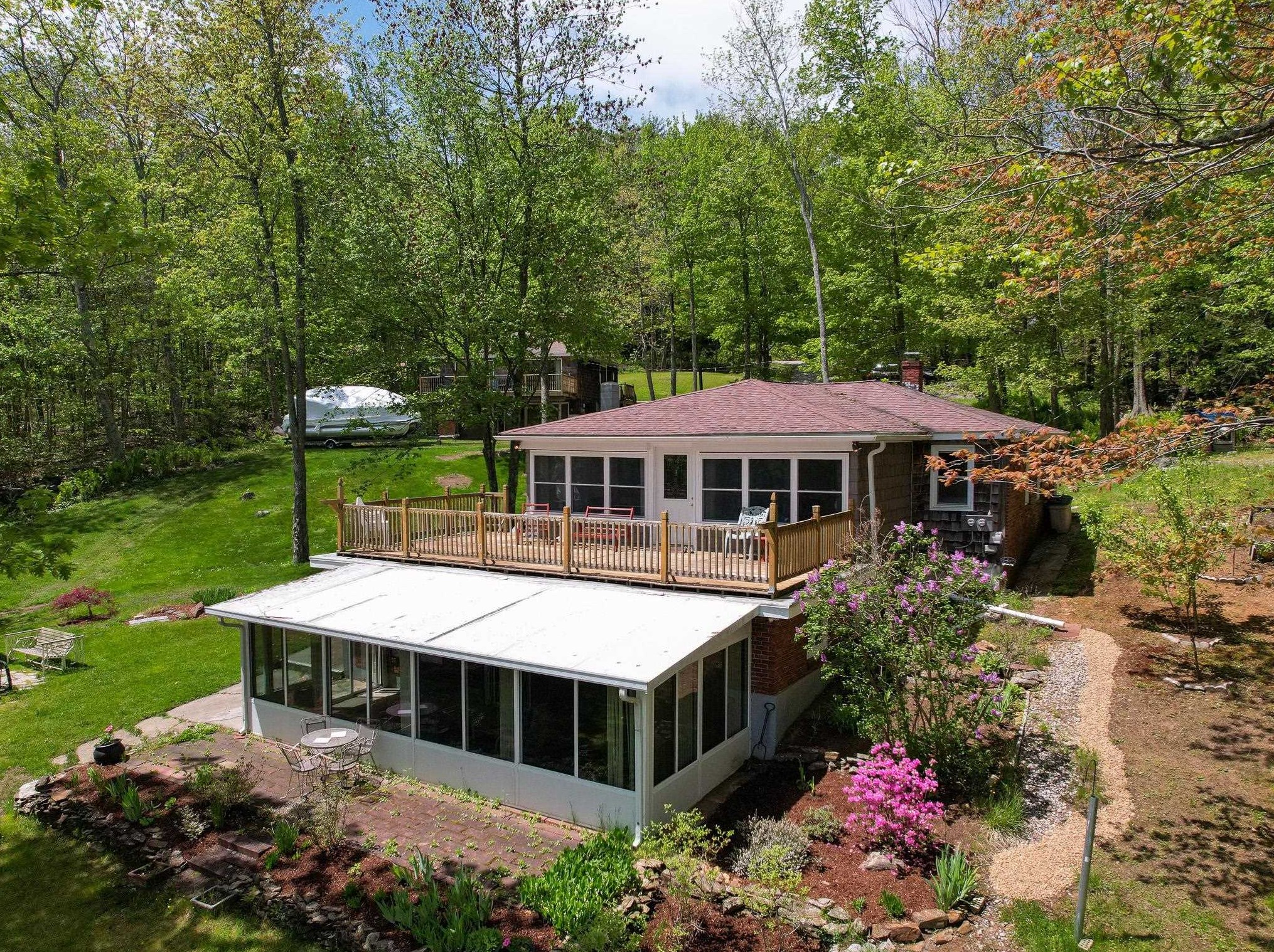 1 Lemieux Ln, Deerfield, NH 03037-1126