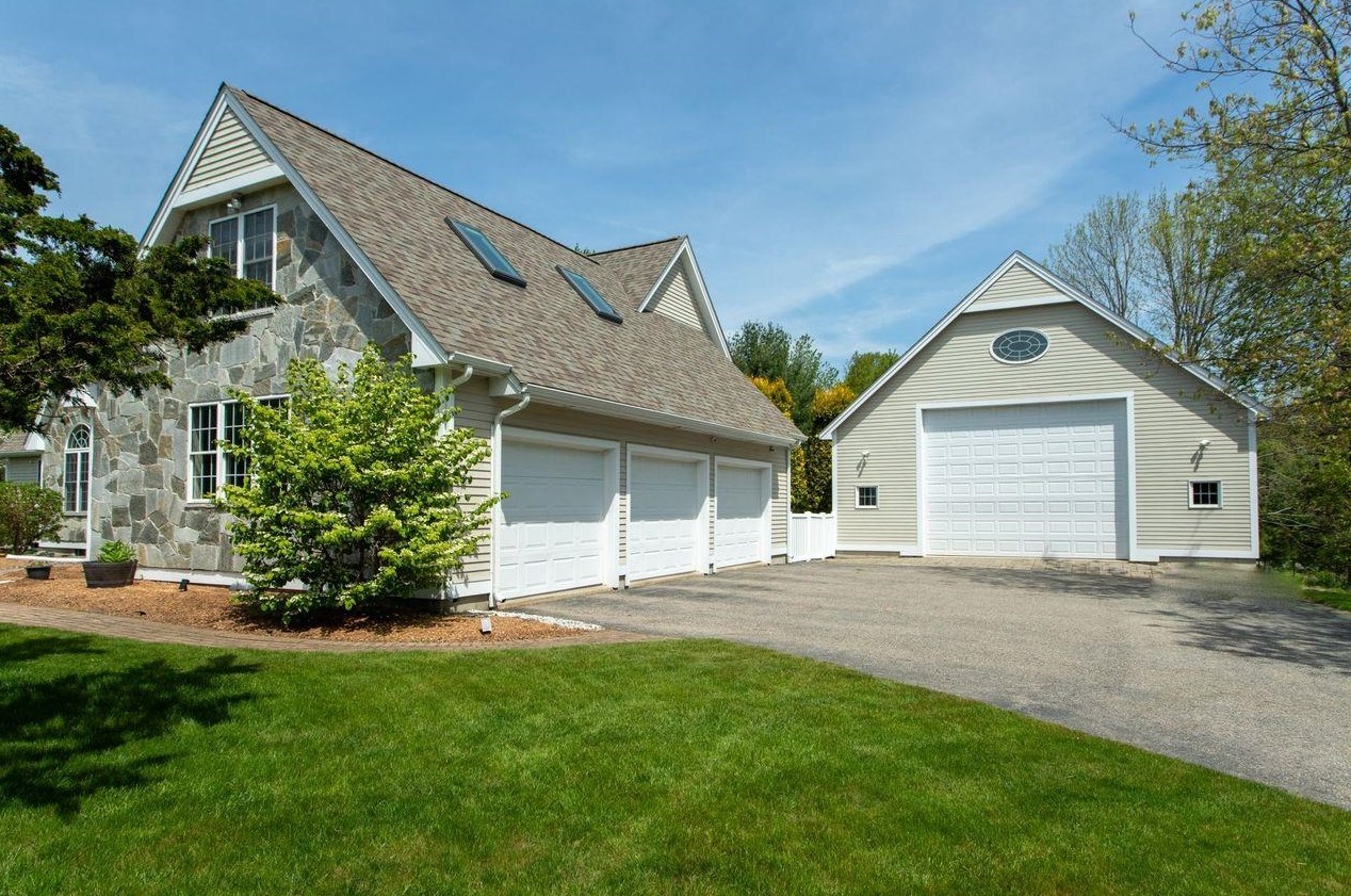 8 Red Fox Rd, North Hampton, NH 03862 exterior