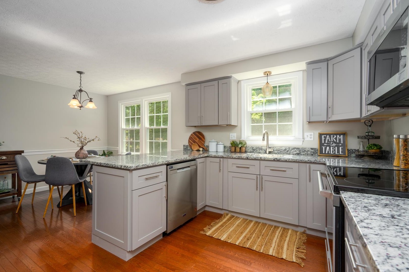 5 Albert Ave, Manchester, NH 03106-1611