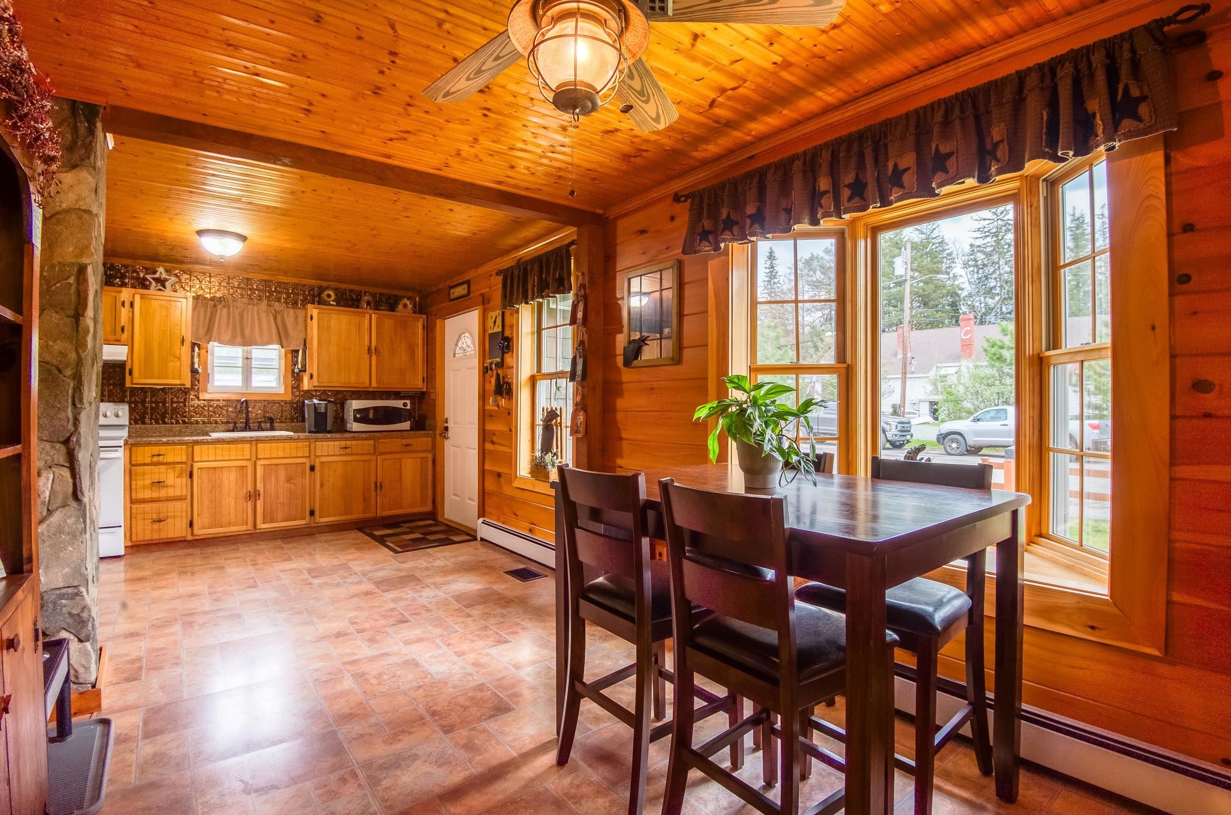 15 Chalet Loop Rd, Berlin, NH 03570-3548