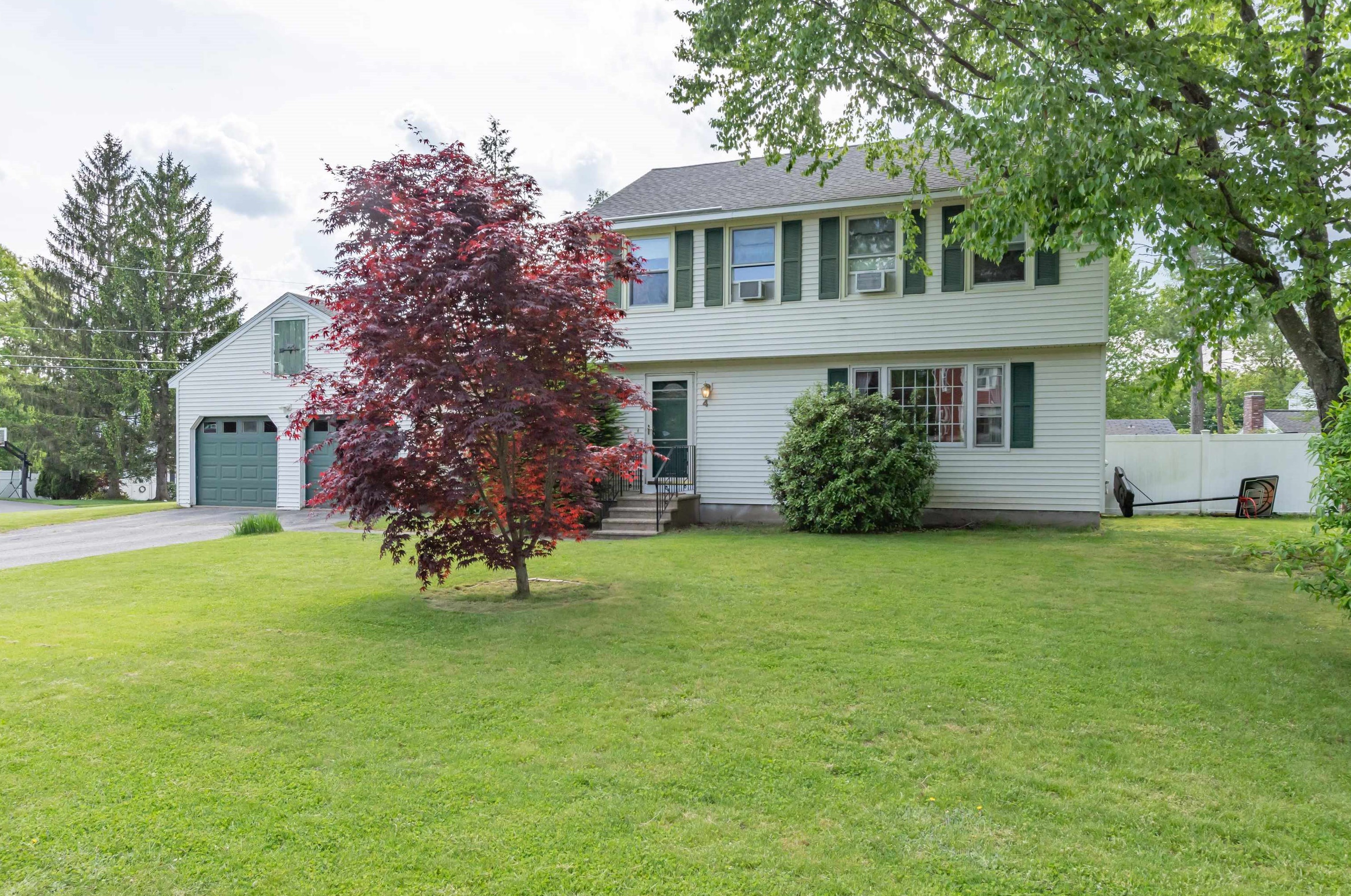 4 Marcia Dr, Nashua, NH 03062-1832