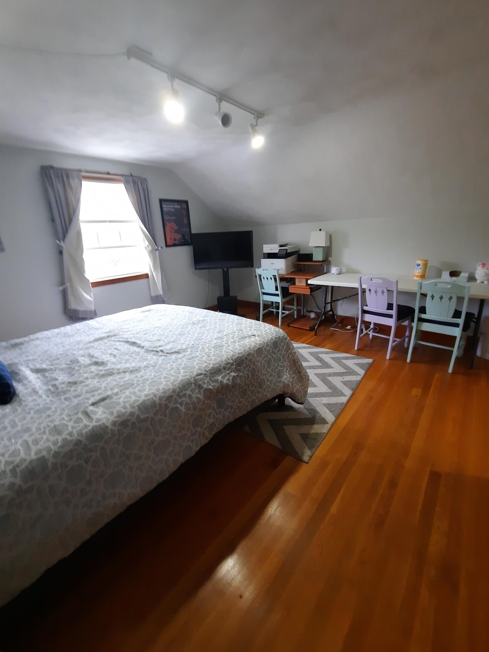 5 Lorraine St, Hudson NH  03051-4848 exterior