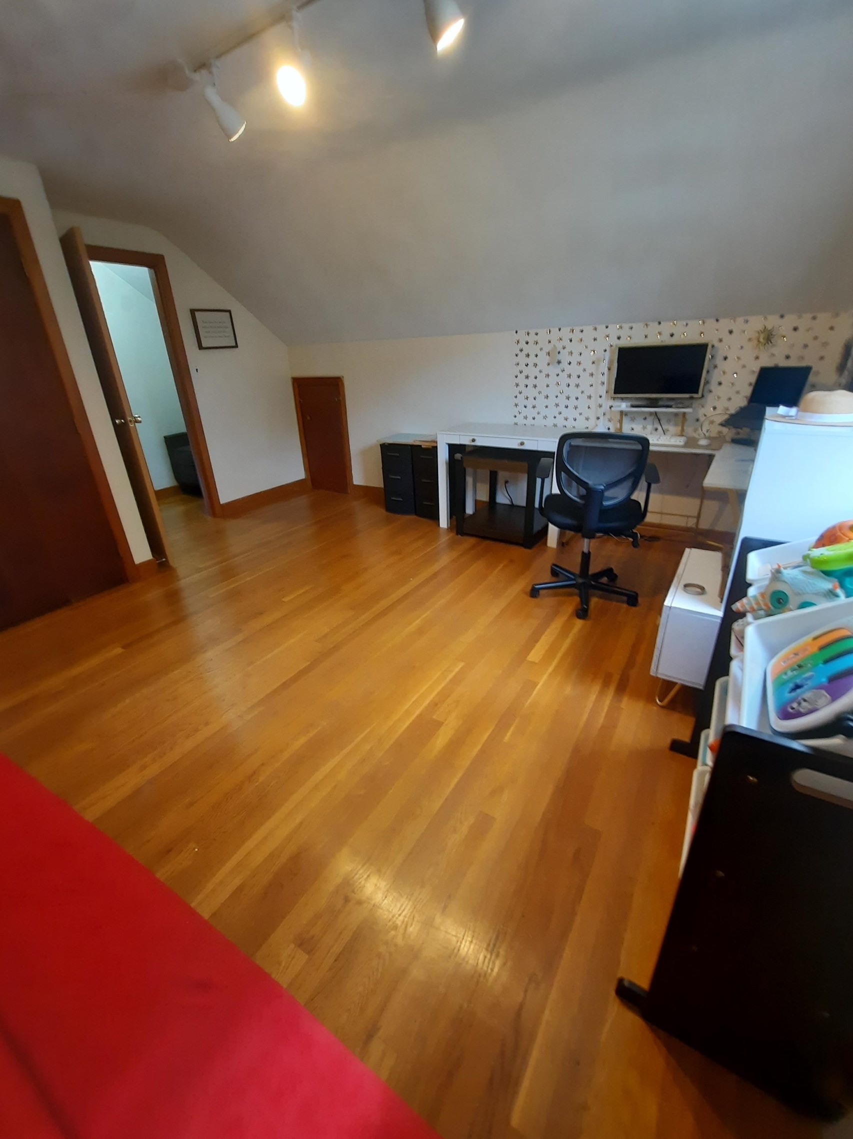 5 Lorraine St, Hudson NH  03051-4848 exterior