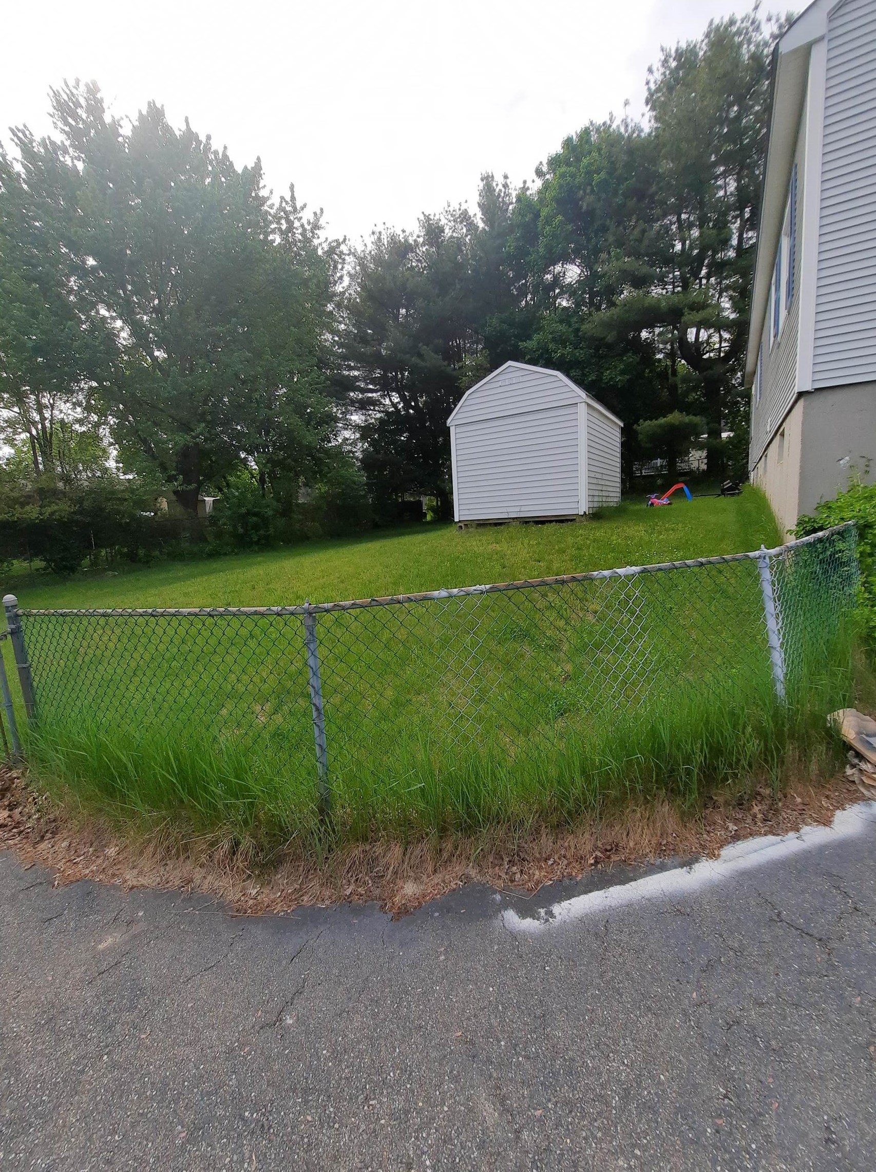 5 Lorraine St, Hudson NH  03051-4848 exterior