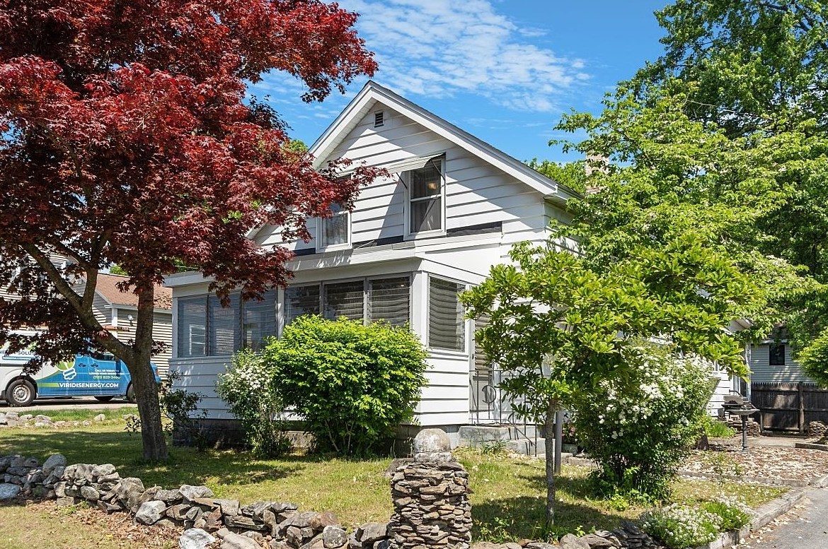 80 Glenwood St, Nashua, NH 03060-5201