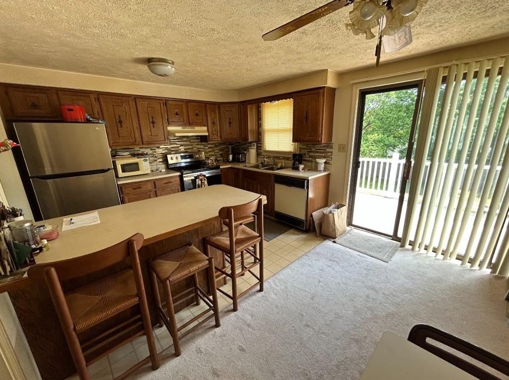 88 Hazelton Ct, Manchester, NH 03103-7045