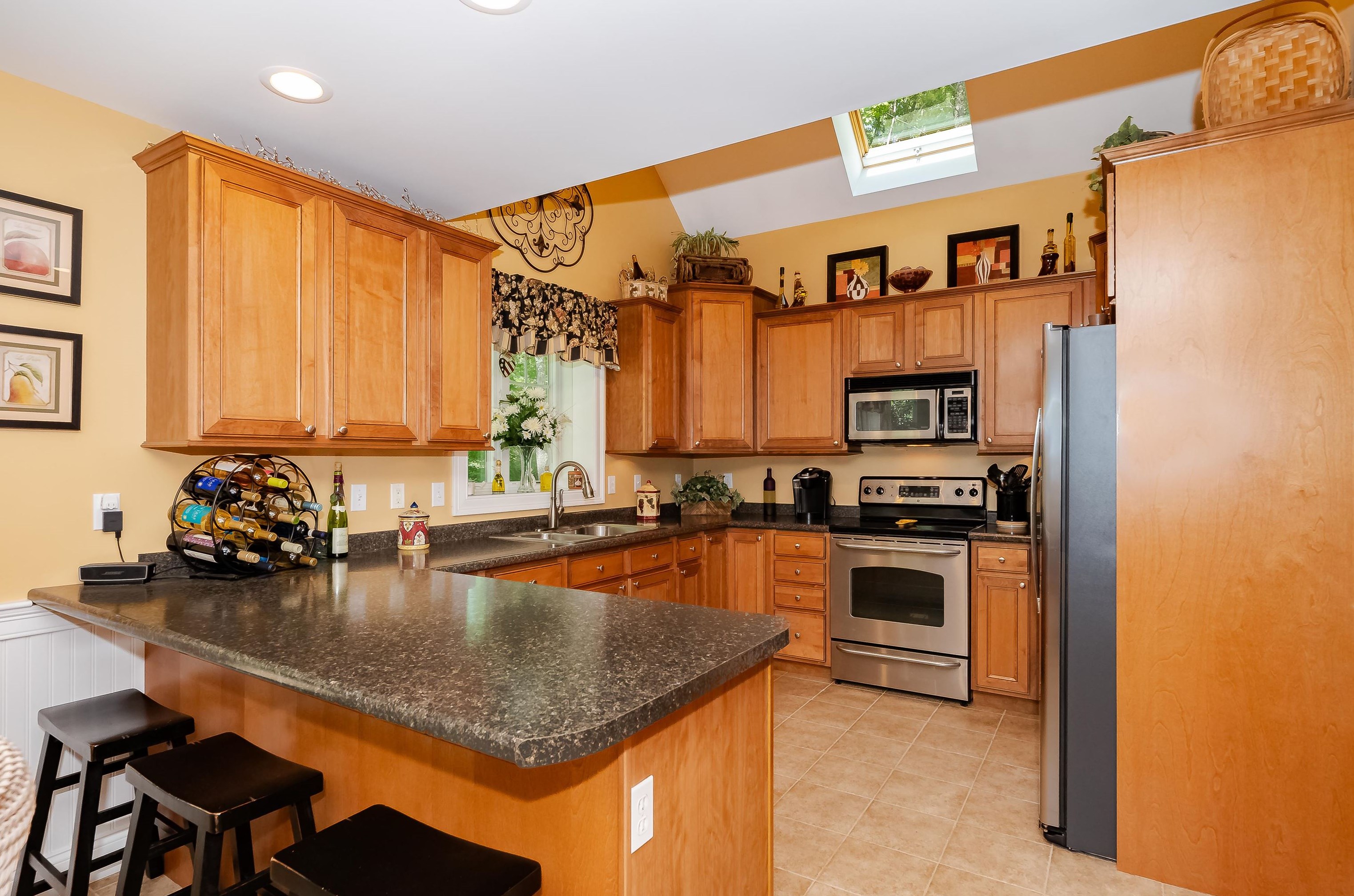 235 Lowell St, Rochester, NH 03867-4518