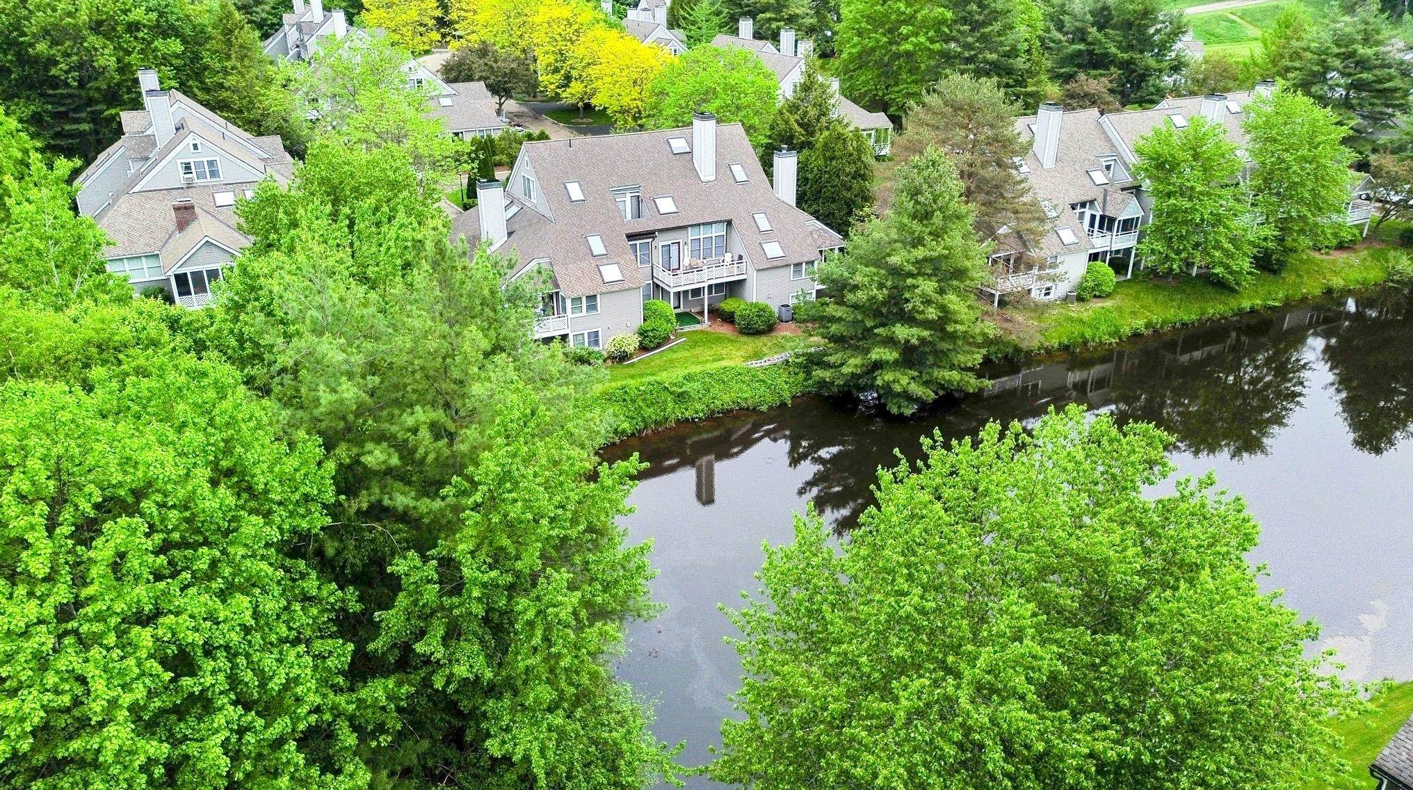 19 Goldfinch Ln, Nashua, NH 03062-2243