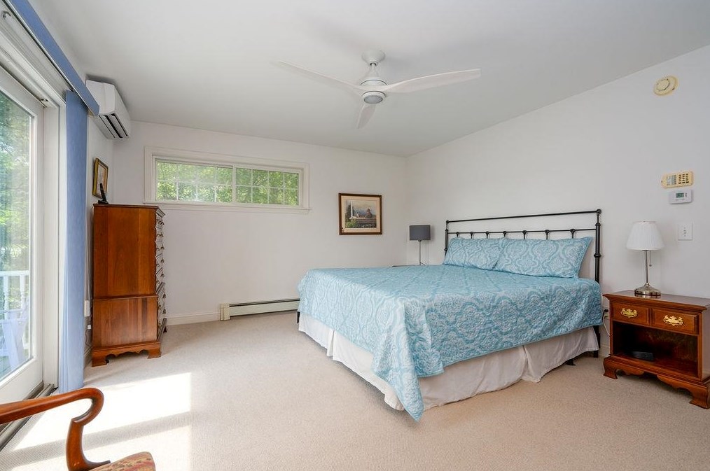 401 Dover Point Rd, Dover NH 03820-4666 exterior