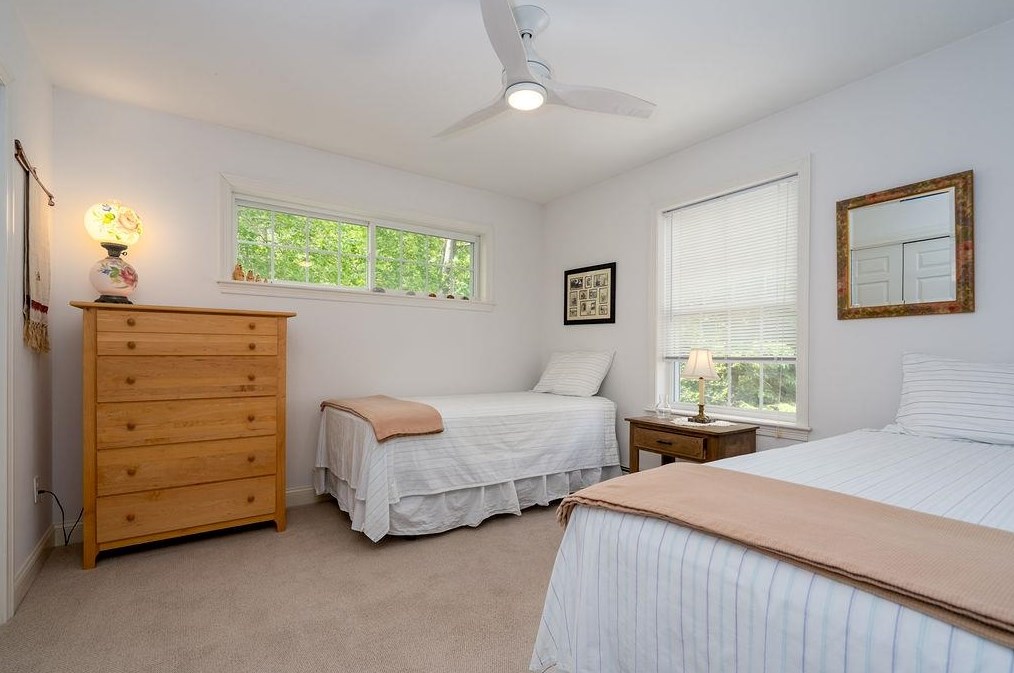 401 Dover Point Rd, Dover NH 03820-4666 exterior