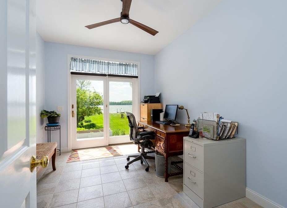 401 Dover Point Rd, Dover NH 03820-4666 exterior