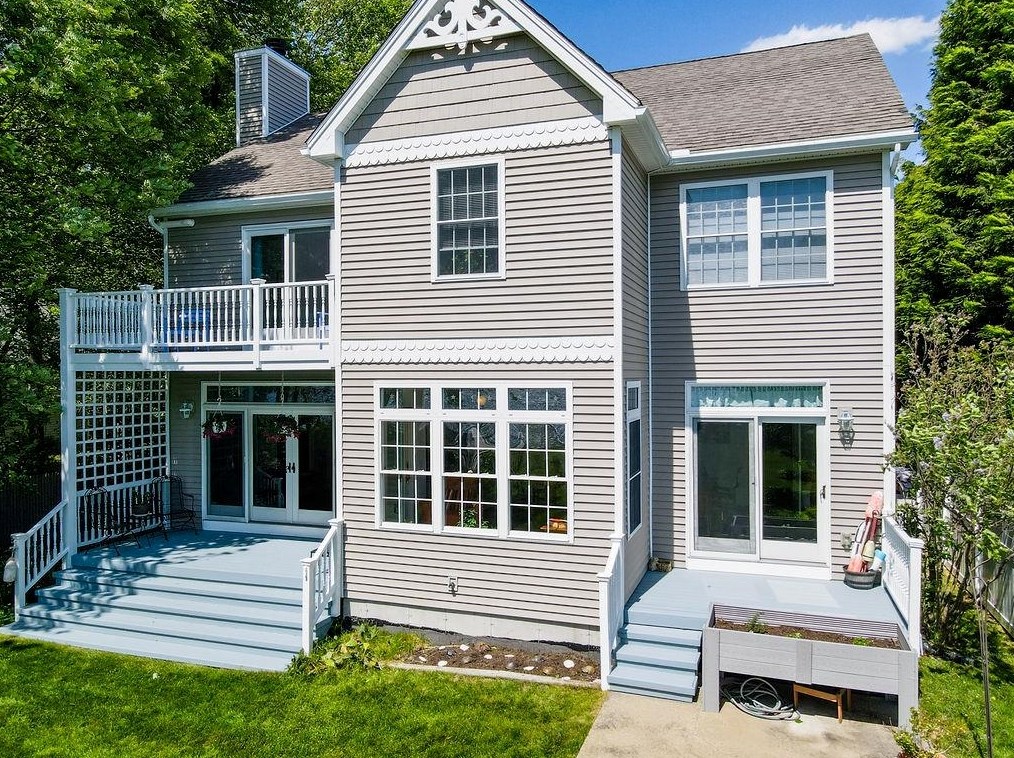 401 Dover Point Rd, Dover NH 03820-4666 exterior