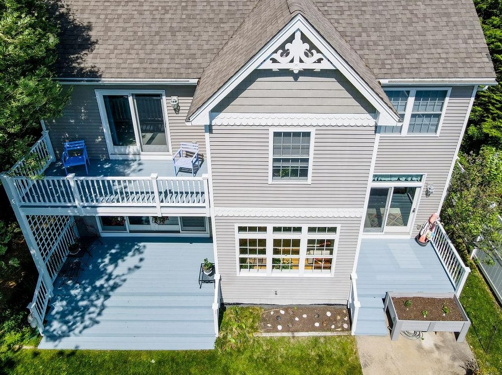 401 Dover Point Rd, Dover NH 03820-4666 exterior