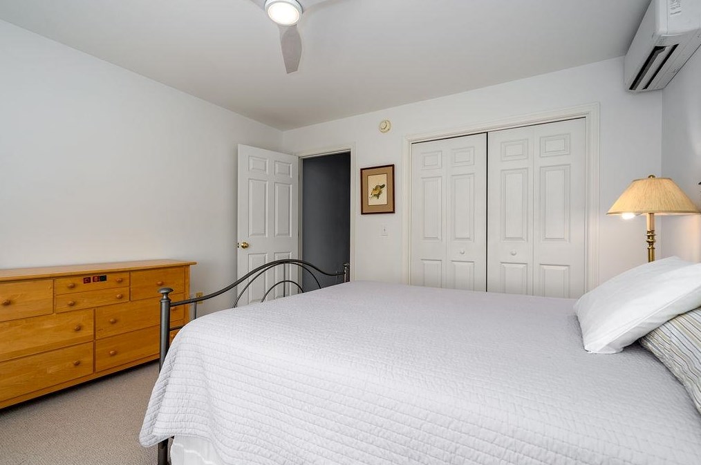 401 Dover Point Rd, Dover NH 03820-4666 exterior