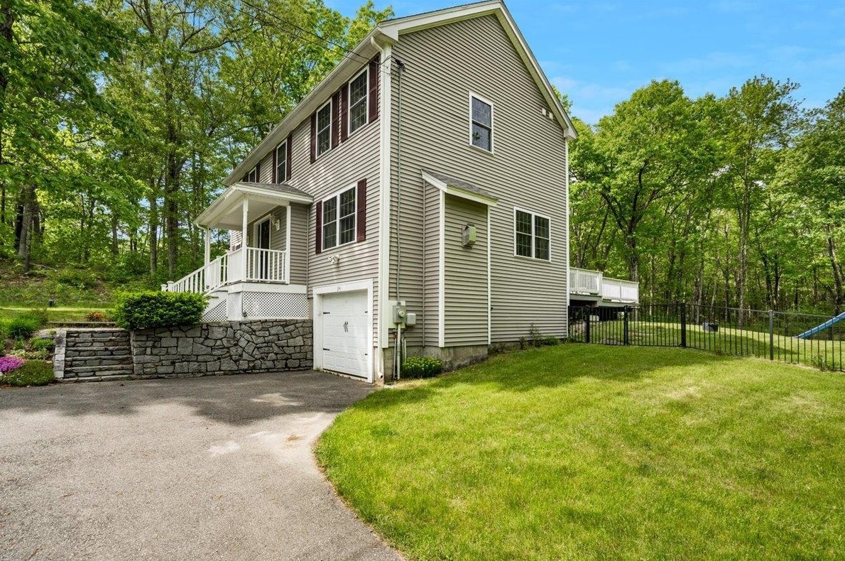 34 Old Derry Rd, Londonderry, NH 03053