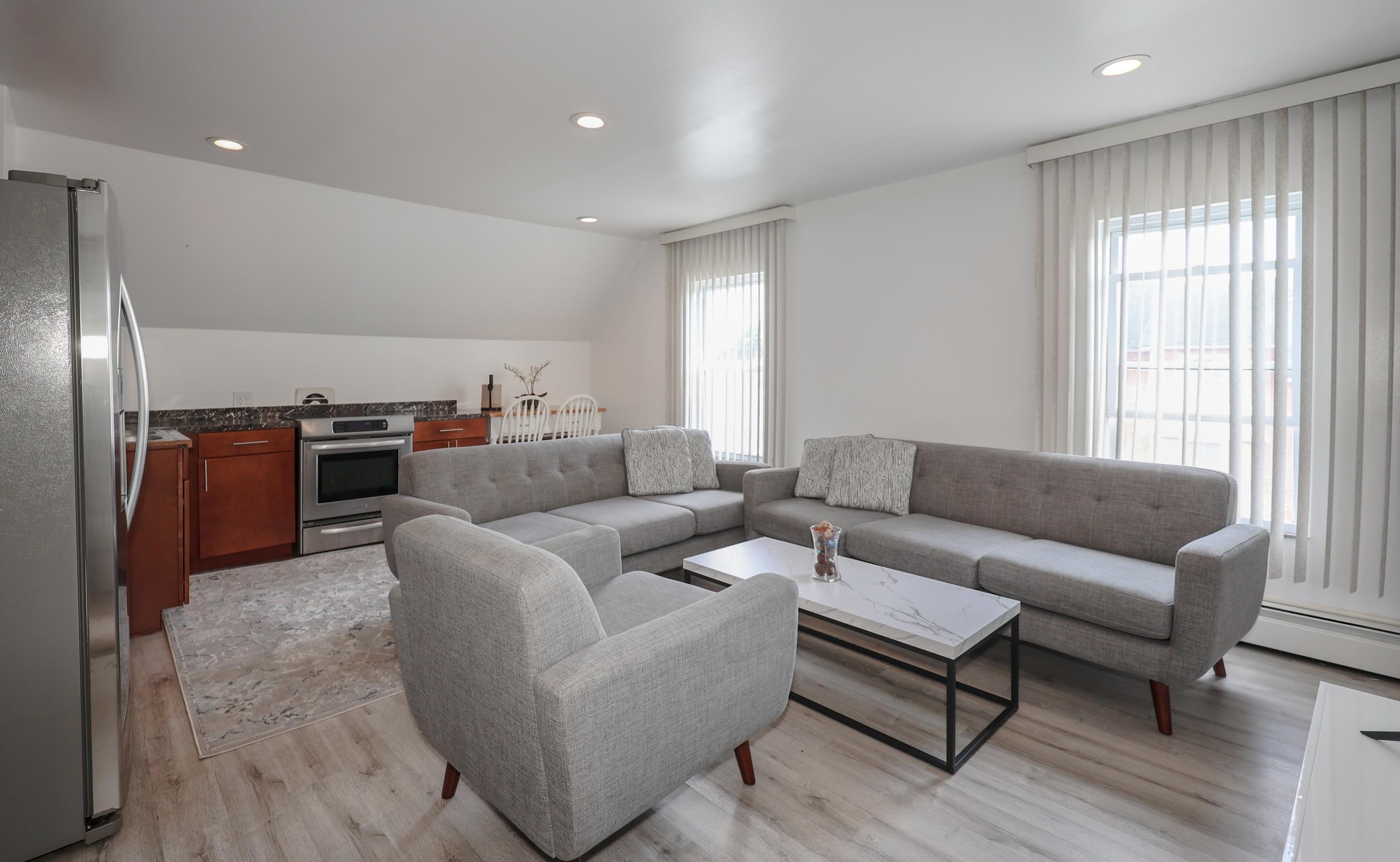 77 Hecker St, Manchester NH  03102-3975 exterior