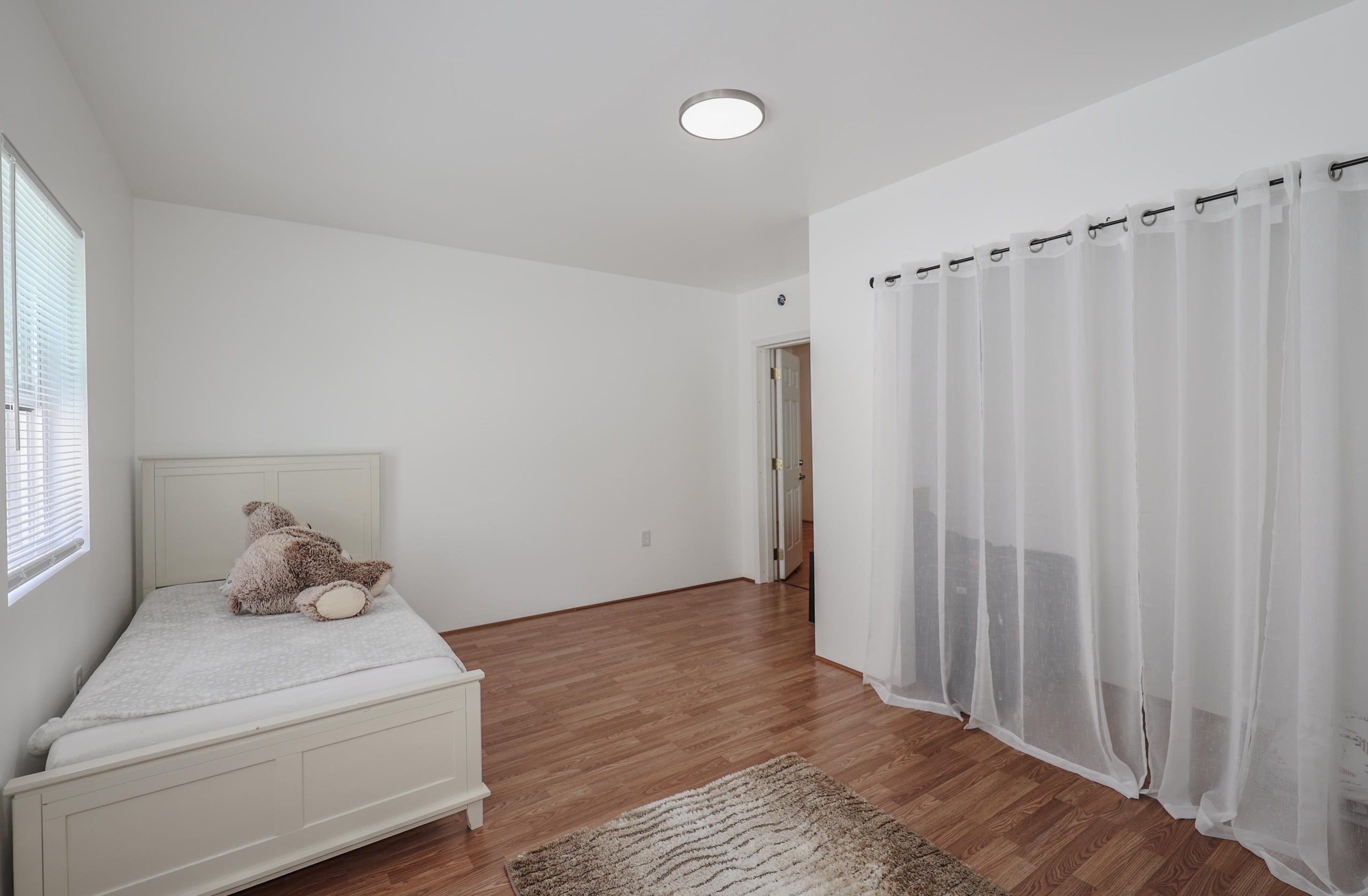 77 Hecker St, Manchester NH  03102-3975 exterior