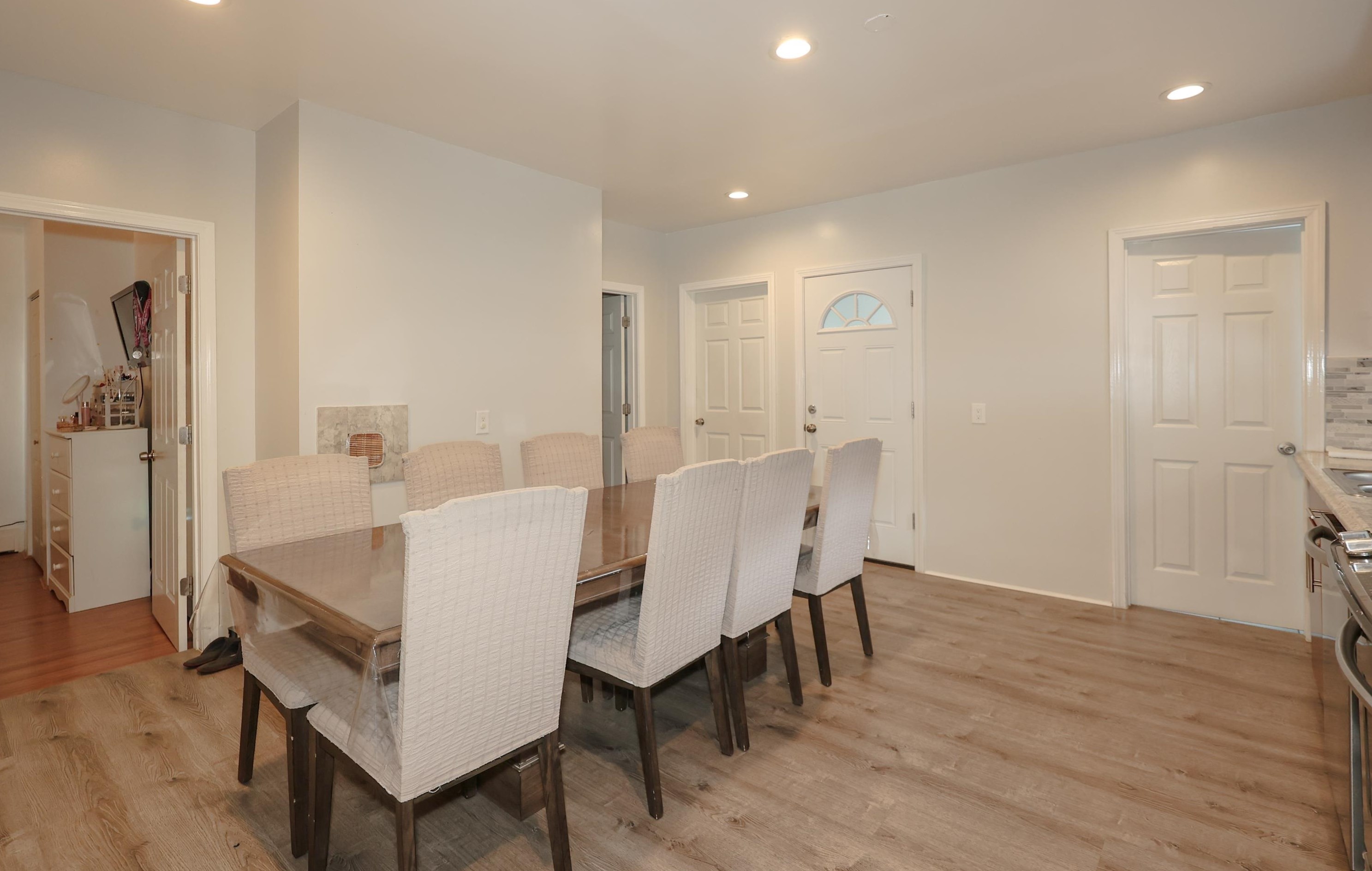 77 Hecker St, Manchester NH  03102-3975 exterior