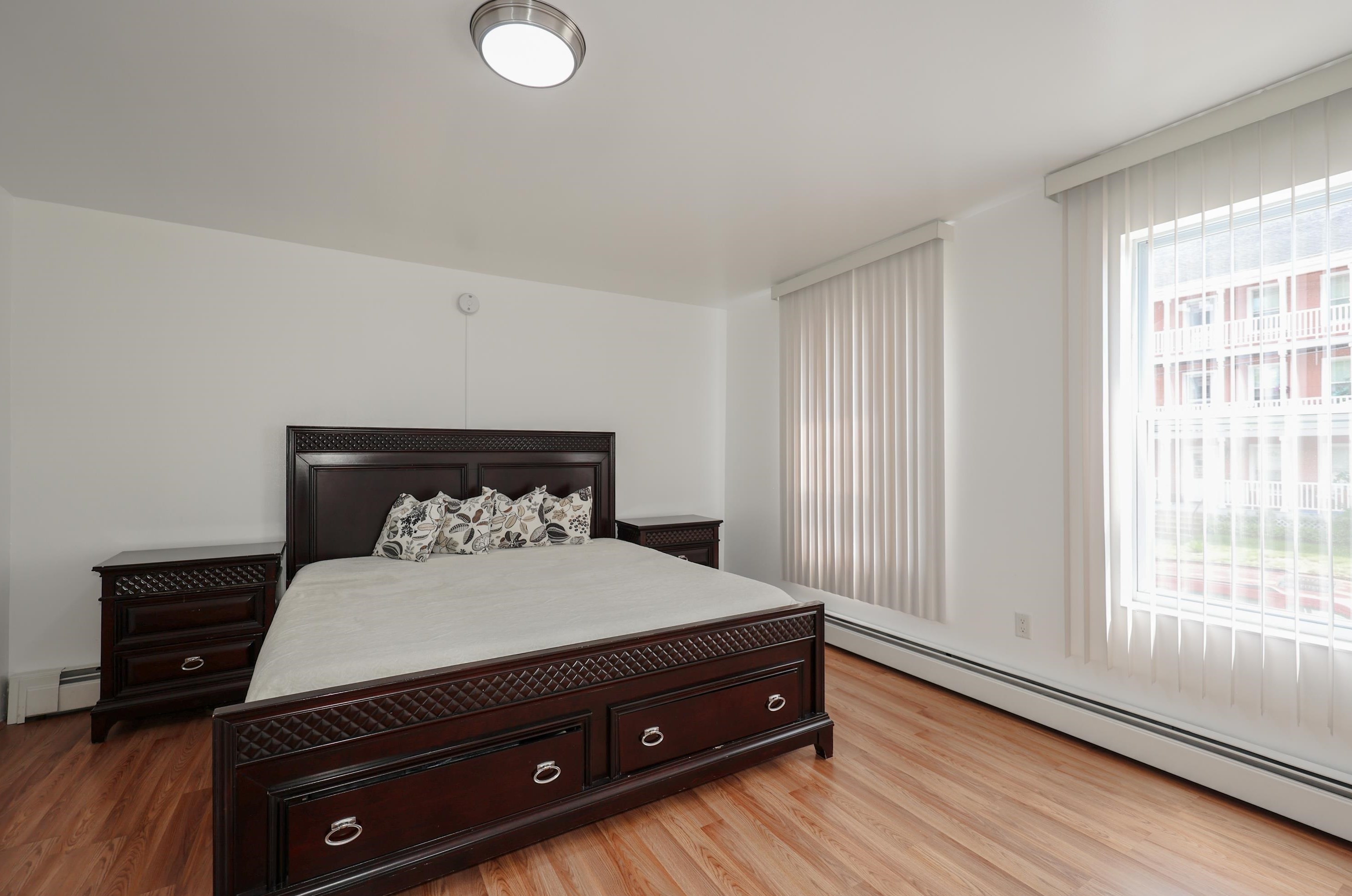 77 Hecker St, Manchester NH  03102-3975 exterior