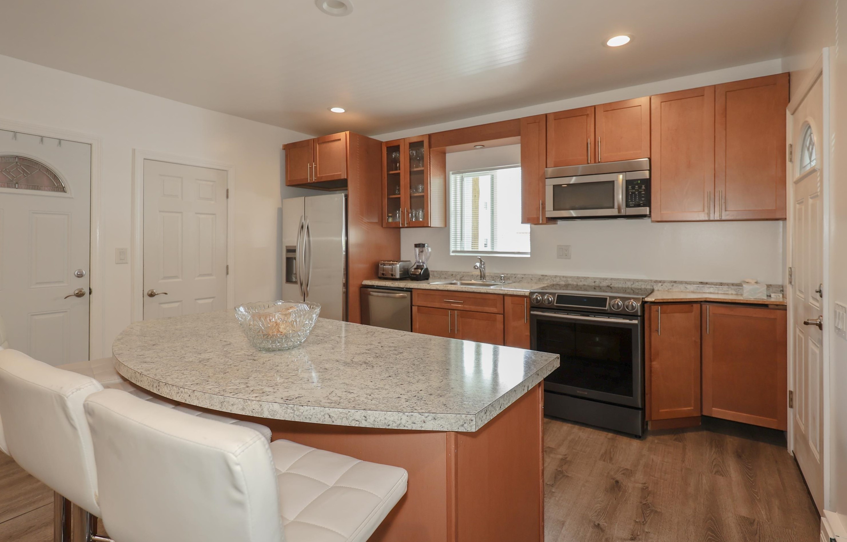 77 Hecker St, Manchester NH  03102-3975 exterior