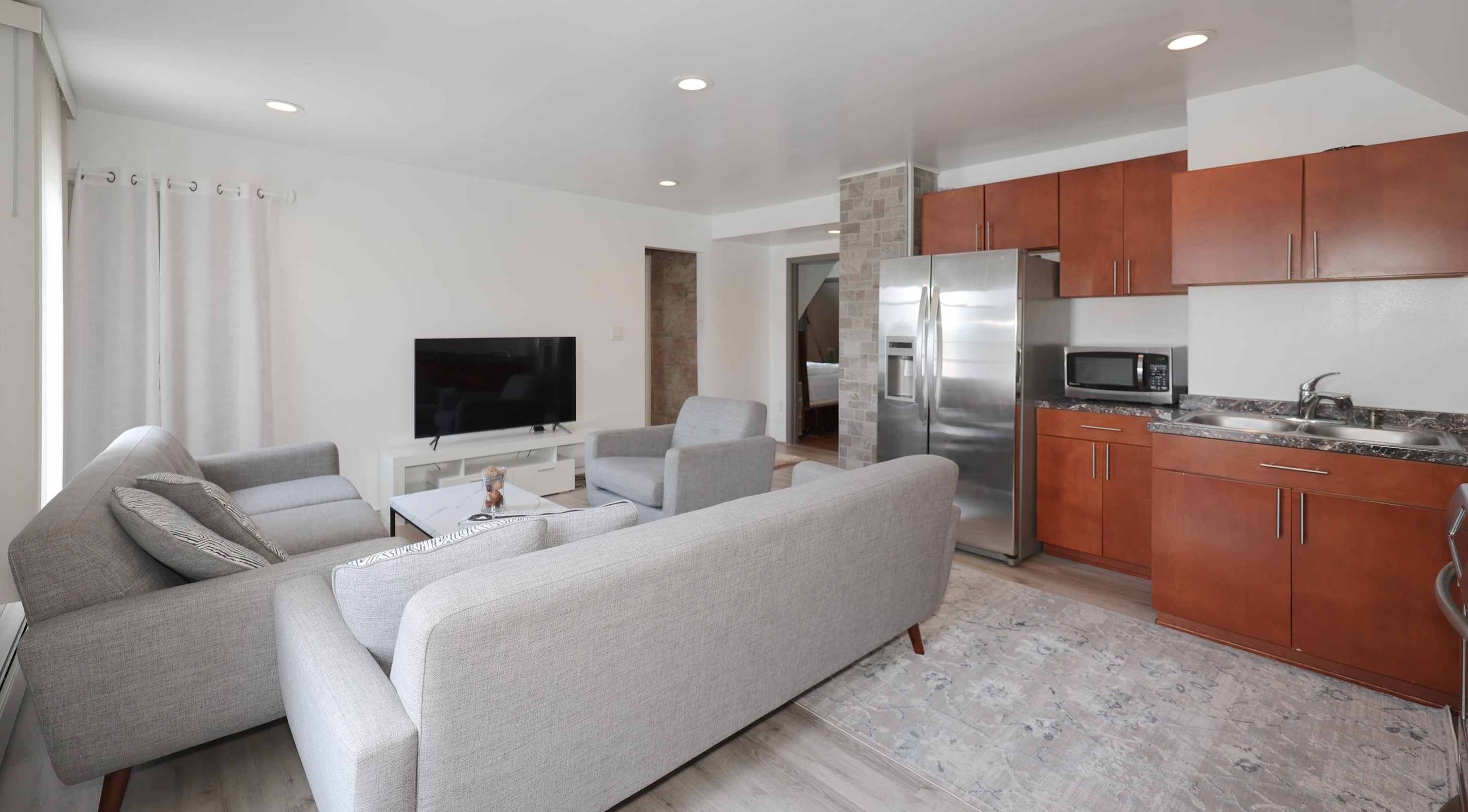 77 Hecker St, Manchester NH  03102-3975 exterior