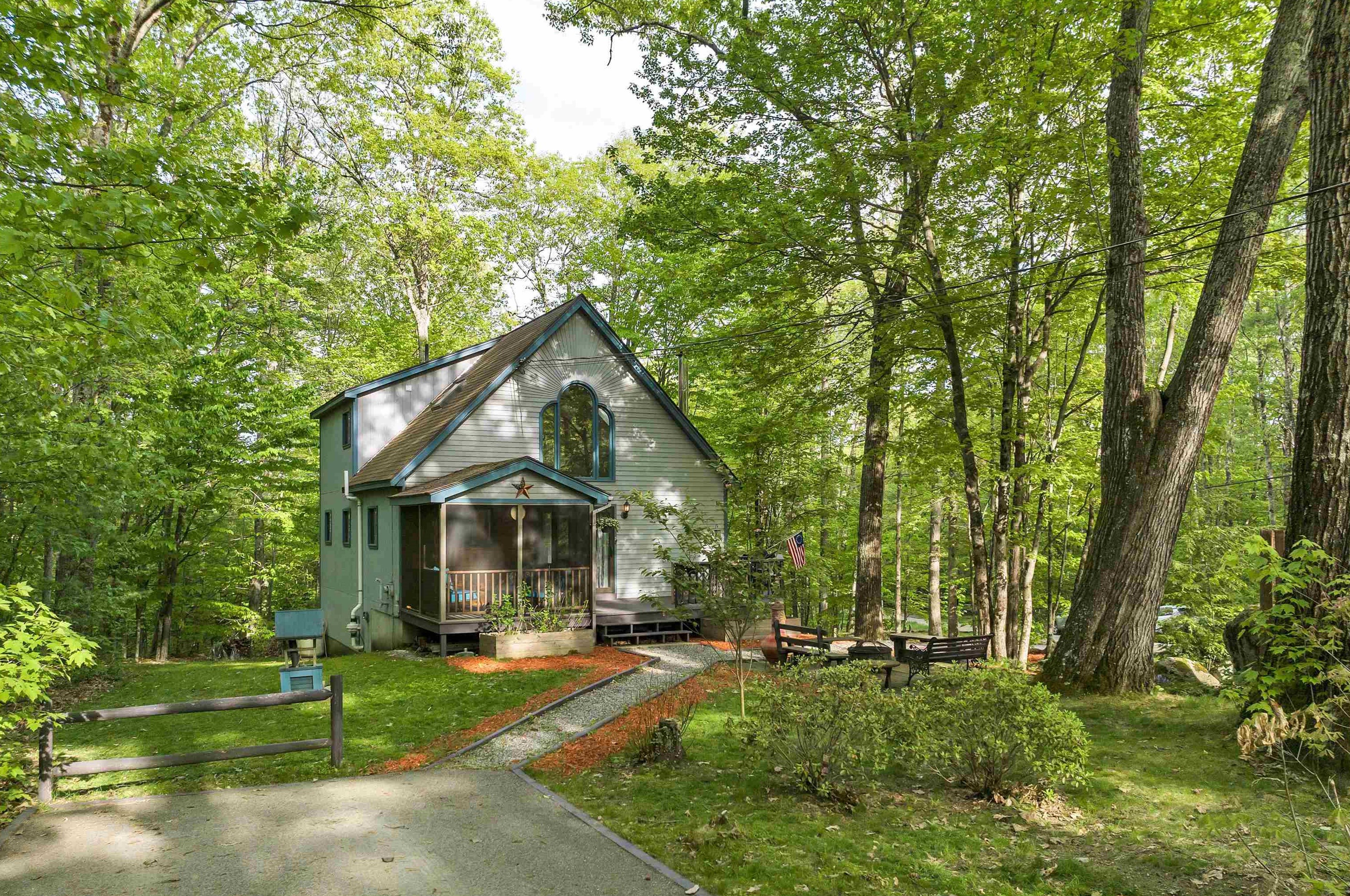 55 Langdorf St, Tuftonboro, NH 03894