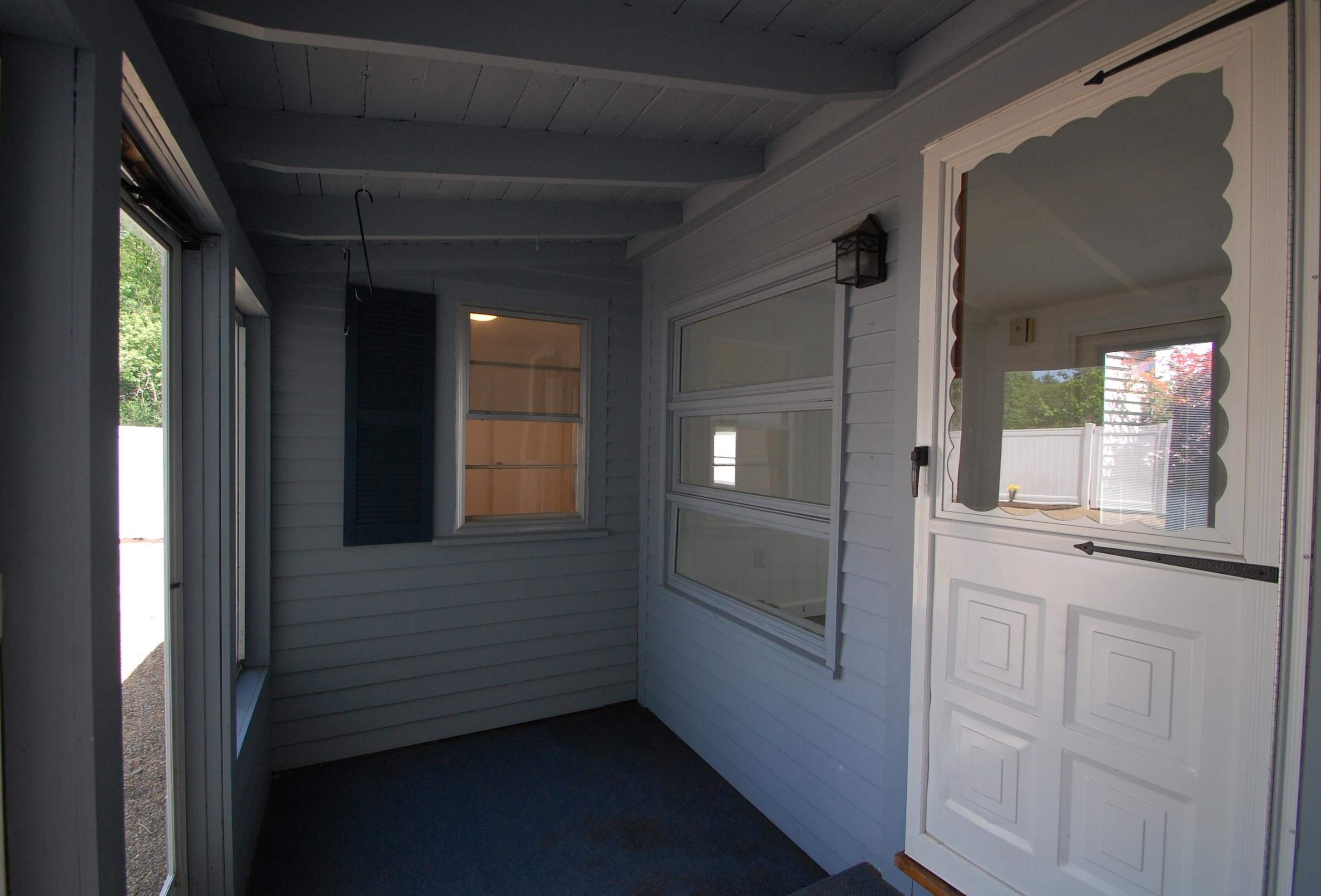 17 Autumn Dr, Tilton NH  03276-5928 exterior
