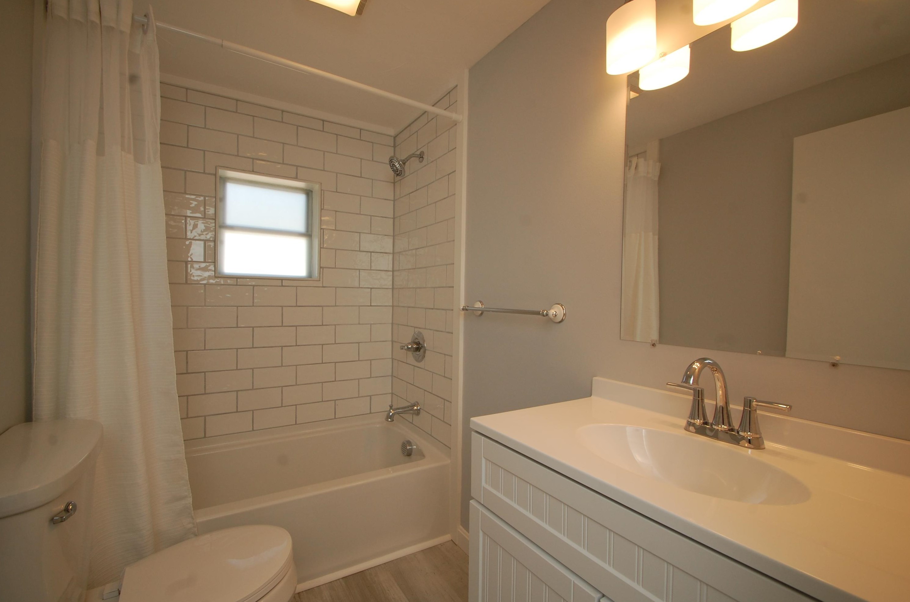 17 Autumn Dr, Tilton NH  03276-5928 exterior