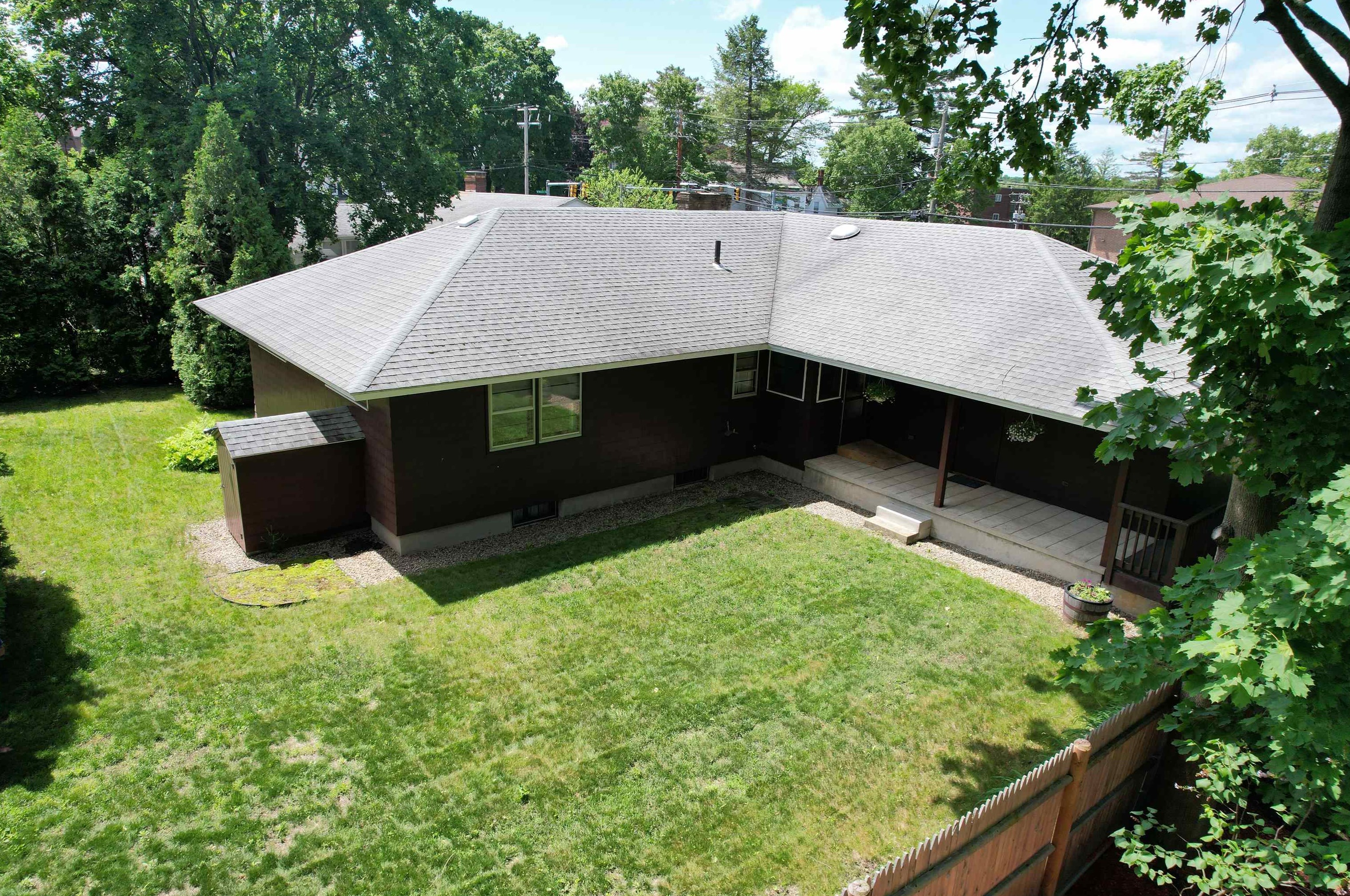 211 River Rd, Manchester NH 03106-2630 exterior