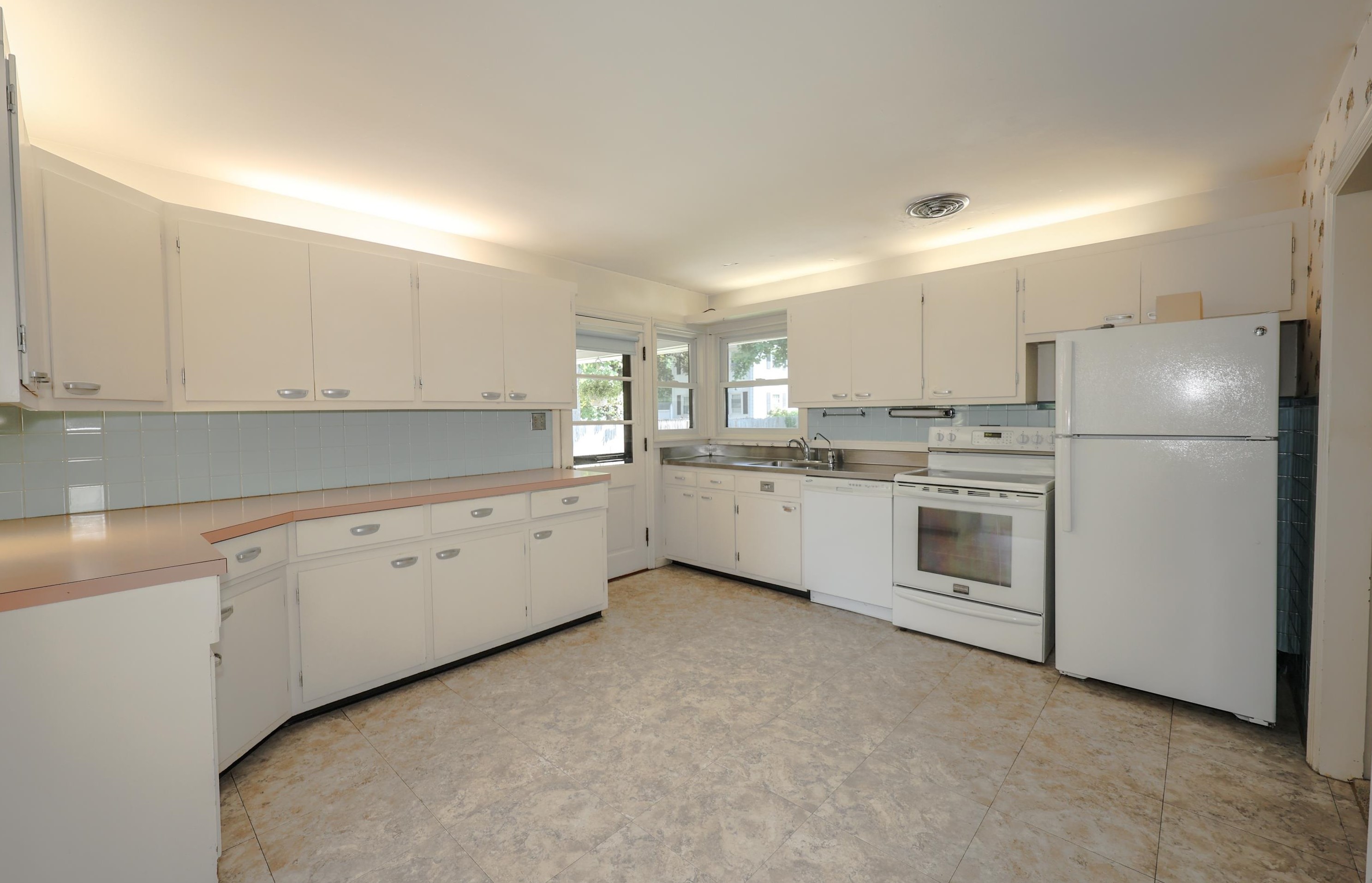 211 River Rd, Manchester NH 03106-2630 exterior