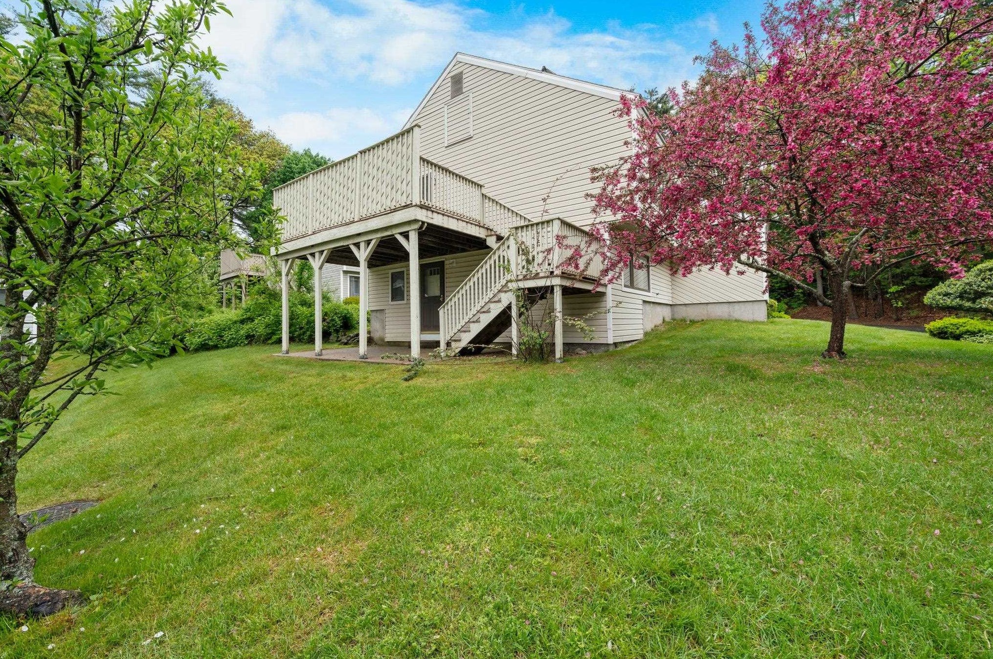 12 Althea Ln, Nashua, NH 03062 exterior