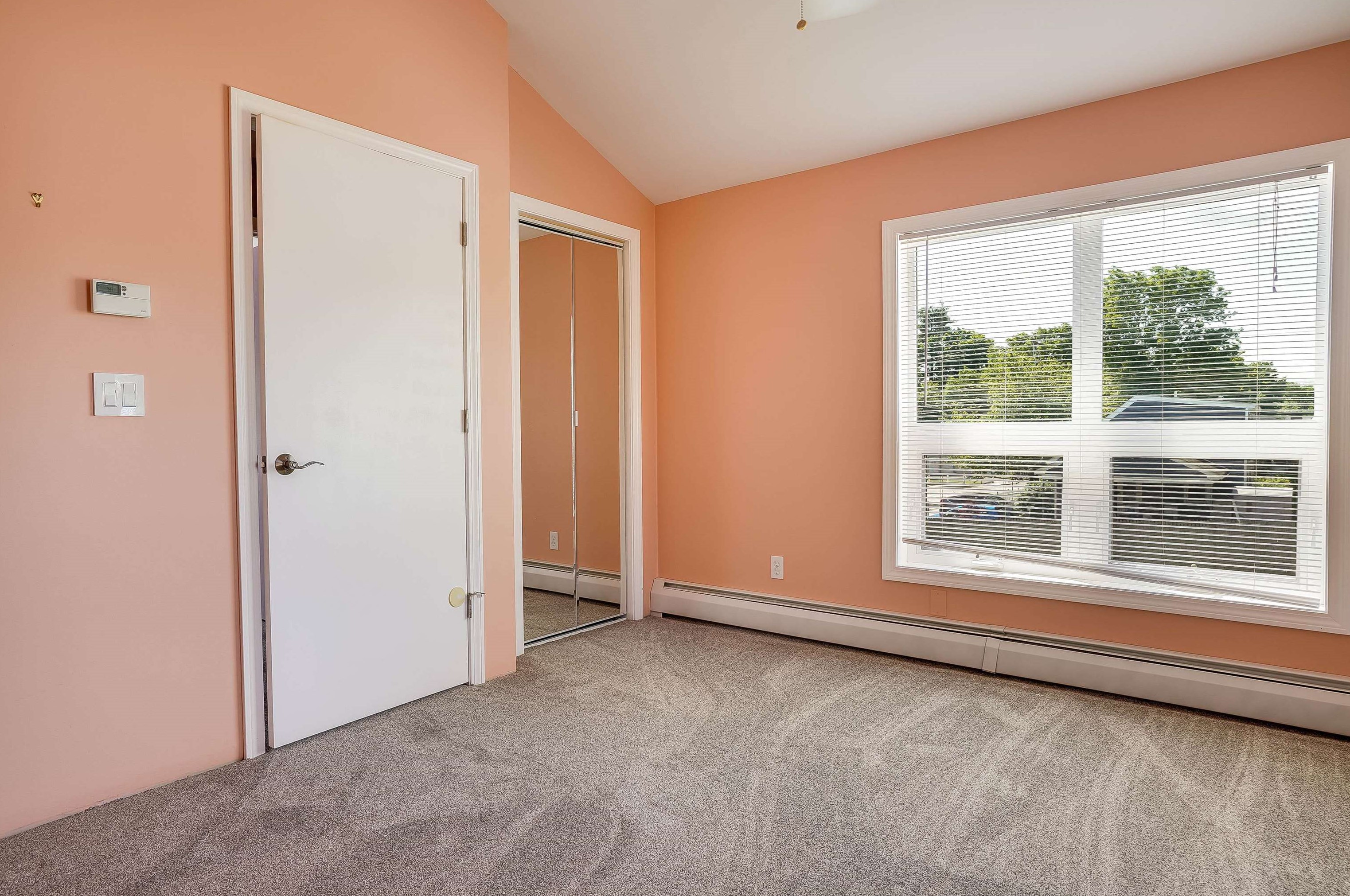 21 Fairview Ave, Nashua NH 03060-4105 exterior