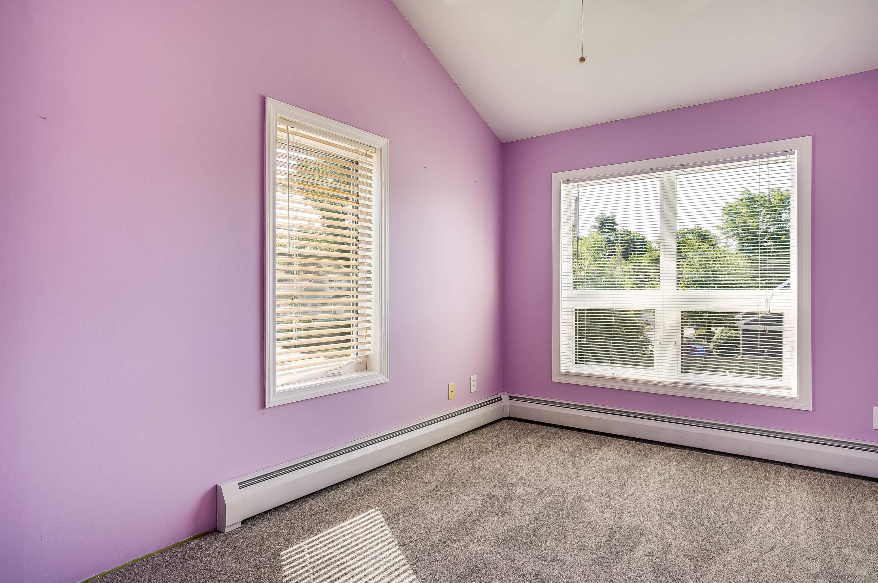 21 Fairview Ave, Nashua NH 03060-4105 exterior