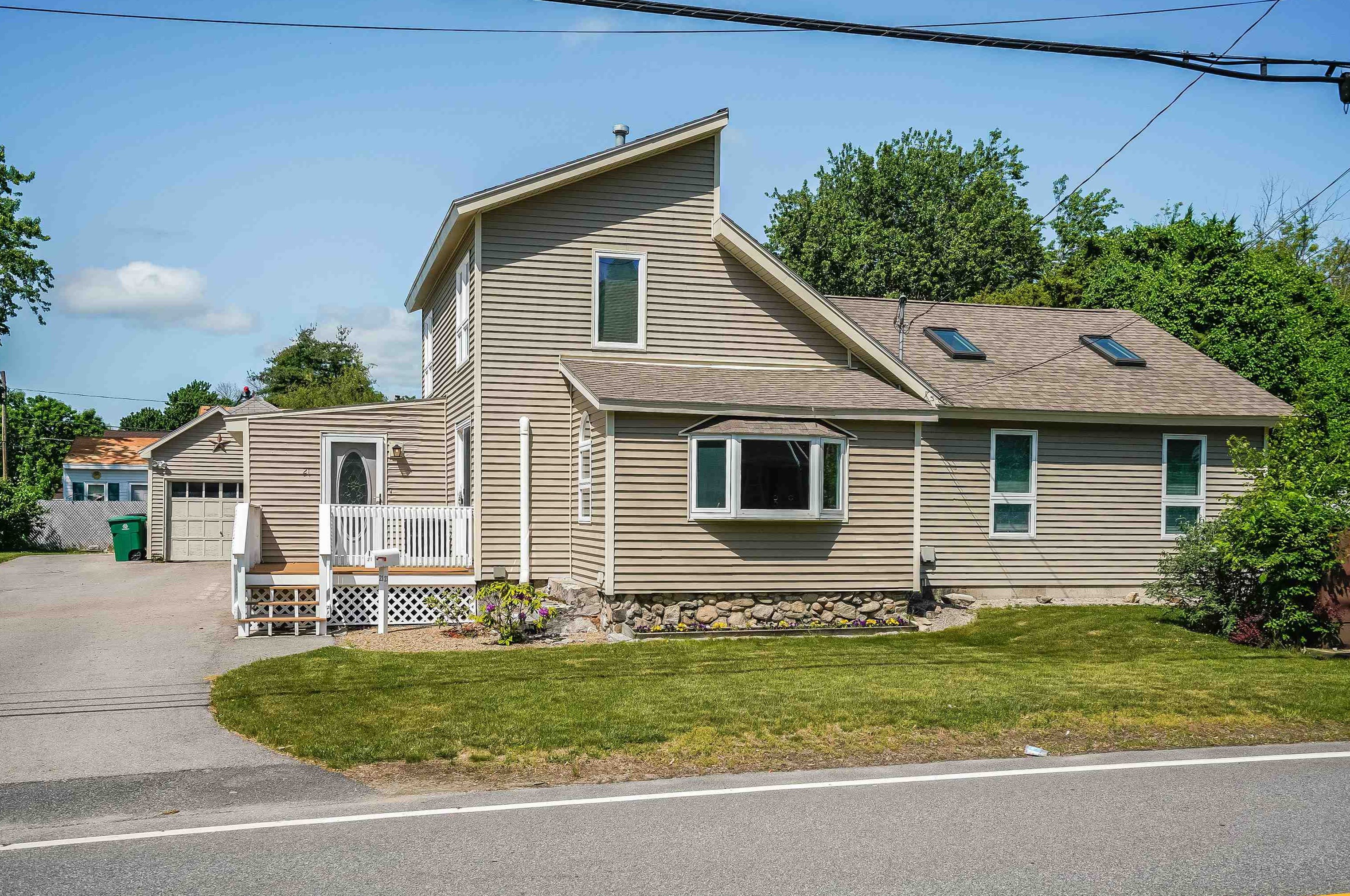 21 Fairview Ave, Nashua, NH 03060-4106