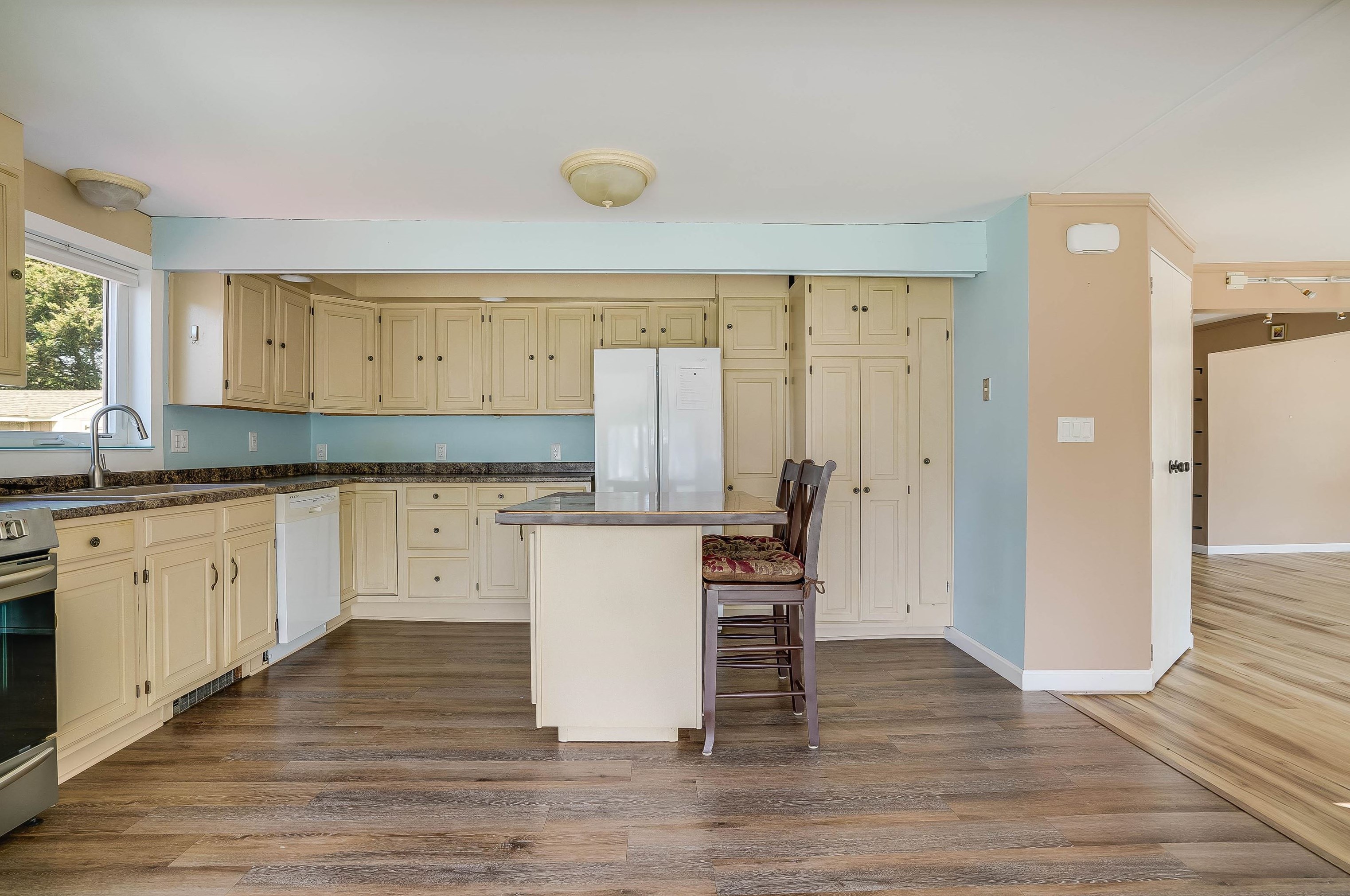 21 Fairview Ave, Nashua NH 03060-4105 exterior