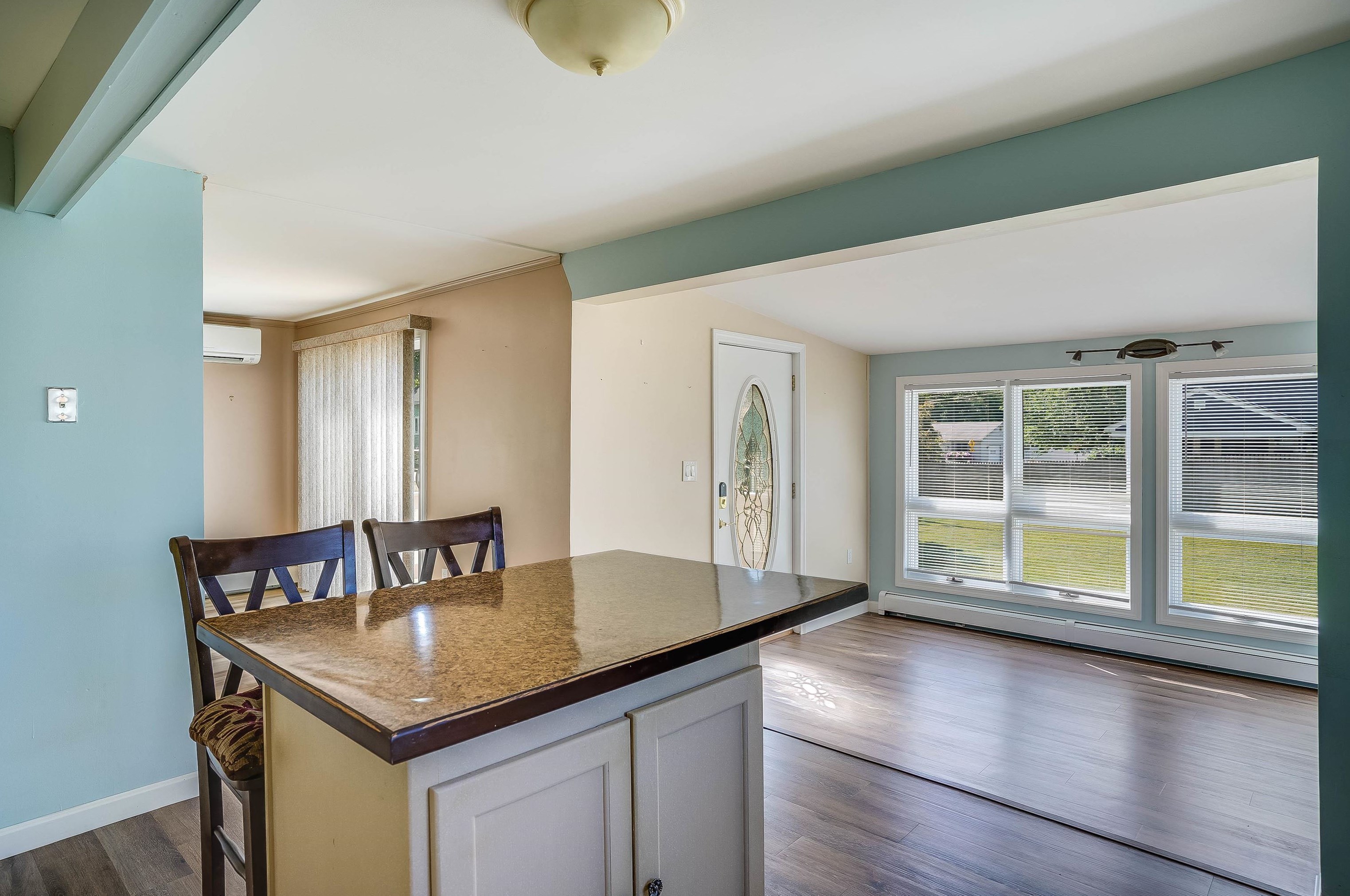 21 Fairview Ave, Nashua NH 03060-4105 exterior