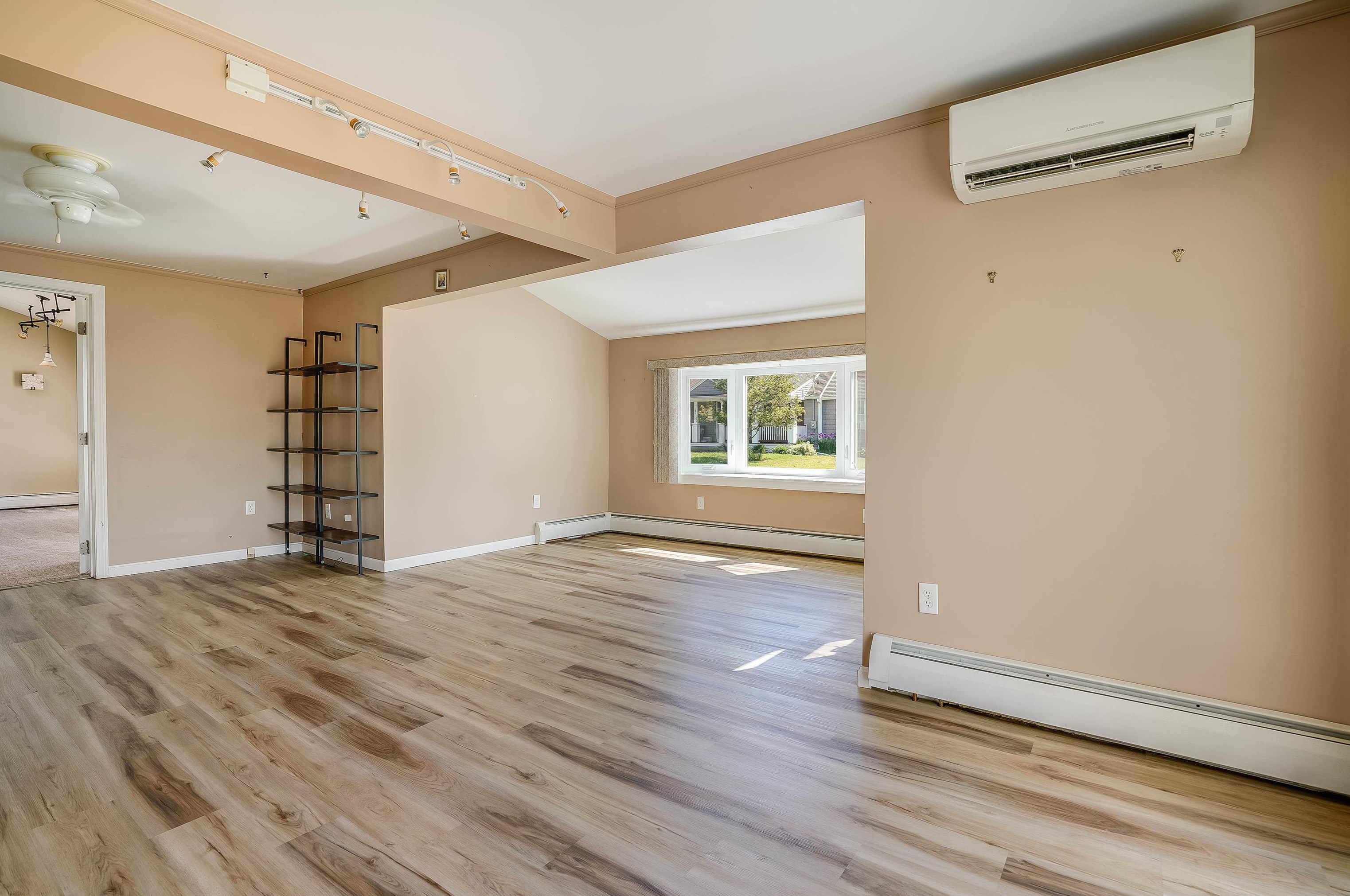 21 Fairview Ave, Nashua NH 03060-4105 exterior