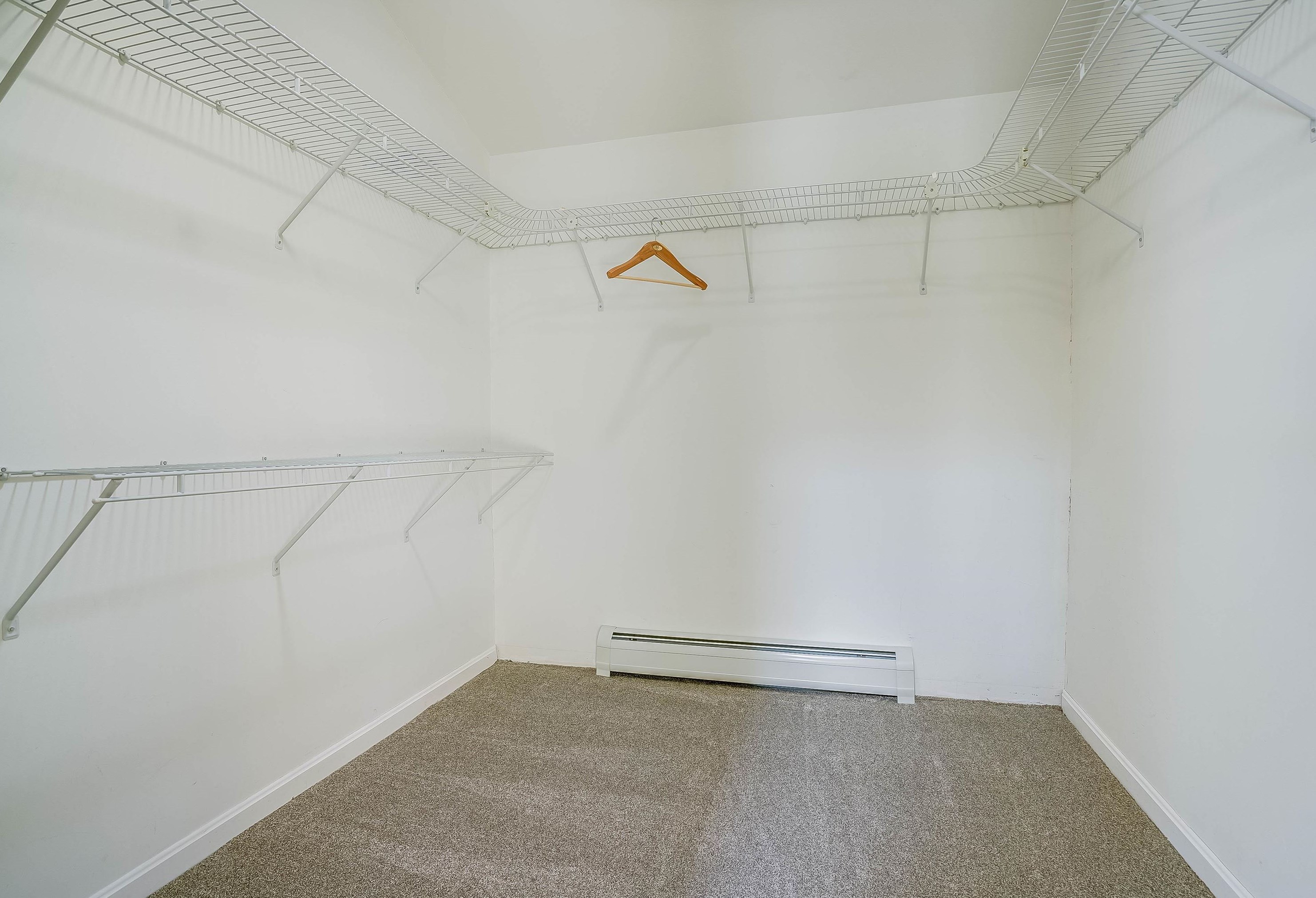 21 Fairview Ave, Nashua NH 03060-4105 exterior