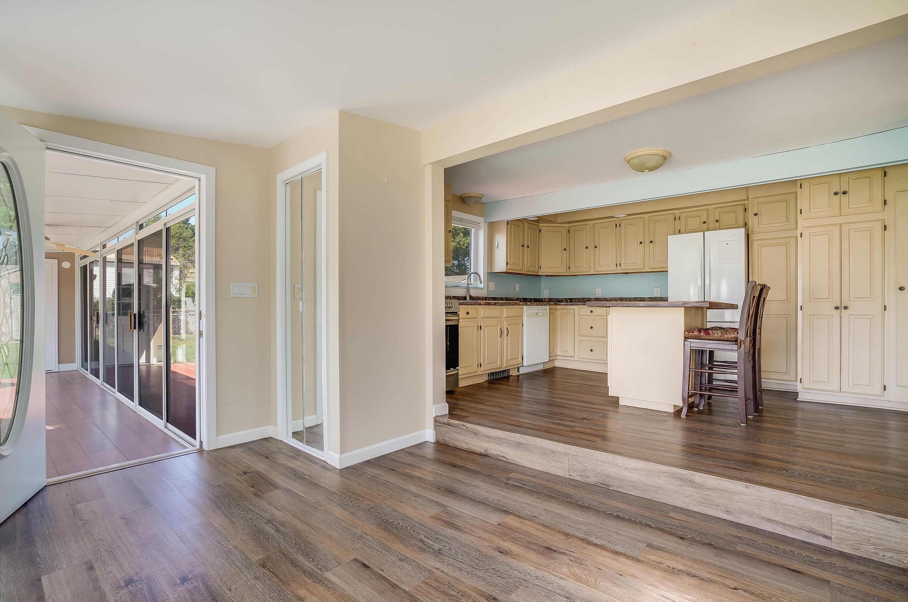 21 Fairview Ave, Nashua NH 03060-4105 exterior